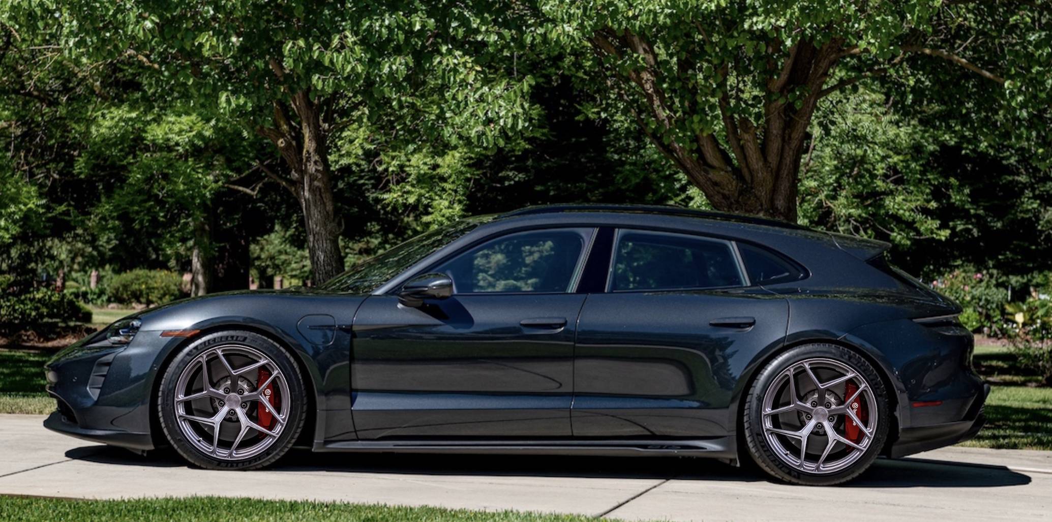 Porsche Taycan Signature Wheel - Now Here For The Taycan! 0E911E77-0EF2-4584-9D81-BBF41BB0CF6D