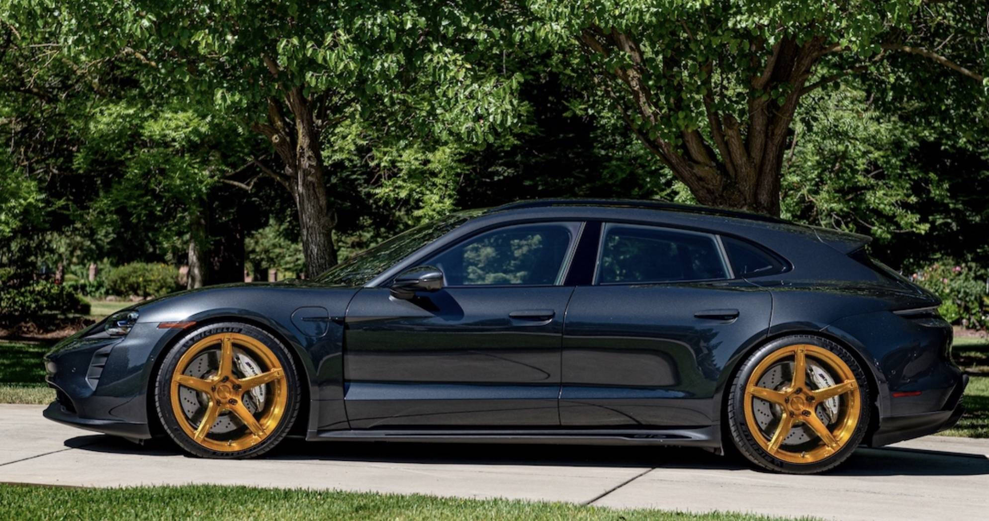 Porsche Taycan Signature Wheel - Now Here For The Taycan! F900FE46-8333-442B-BE3A-876A5F7FE908