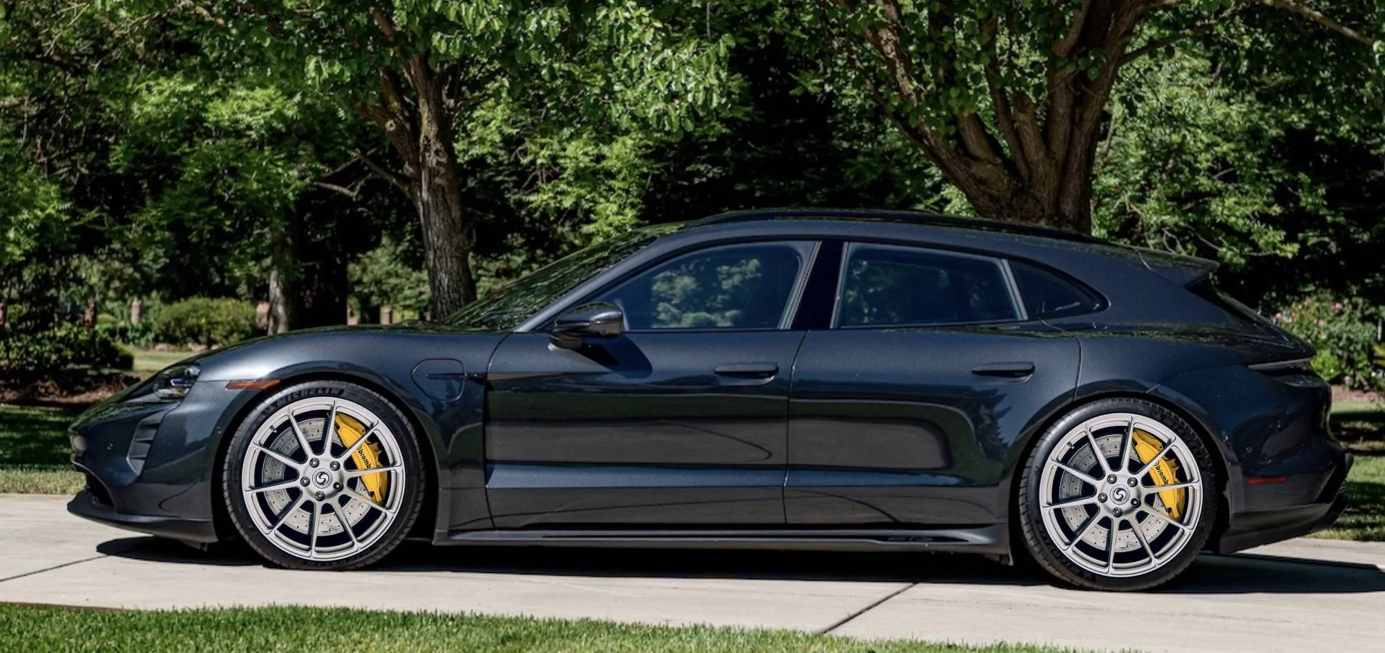 Porsche Taycan Signature Wheel - Now Here For The Taycan! 5494AE22-B15B-4149-9F6A-9F382041ED7F