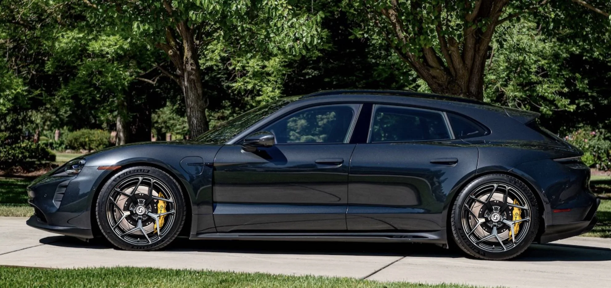 Porsche Taycan Signature Wheel - Now Here For The Taycan! 437A0D69-A6D3-424F-A839-553854877256