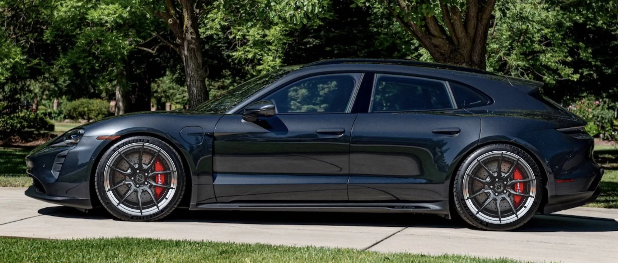 Porsche Taycan Signature Wheel - Now Here For The Taycan! 92EBD55C-A42F-4B75-93A4-244D09EC2C73