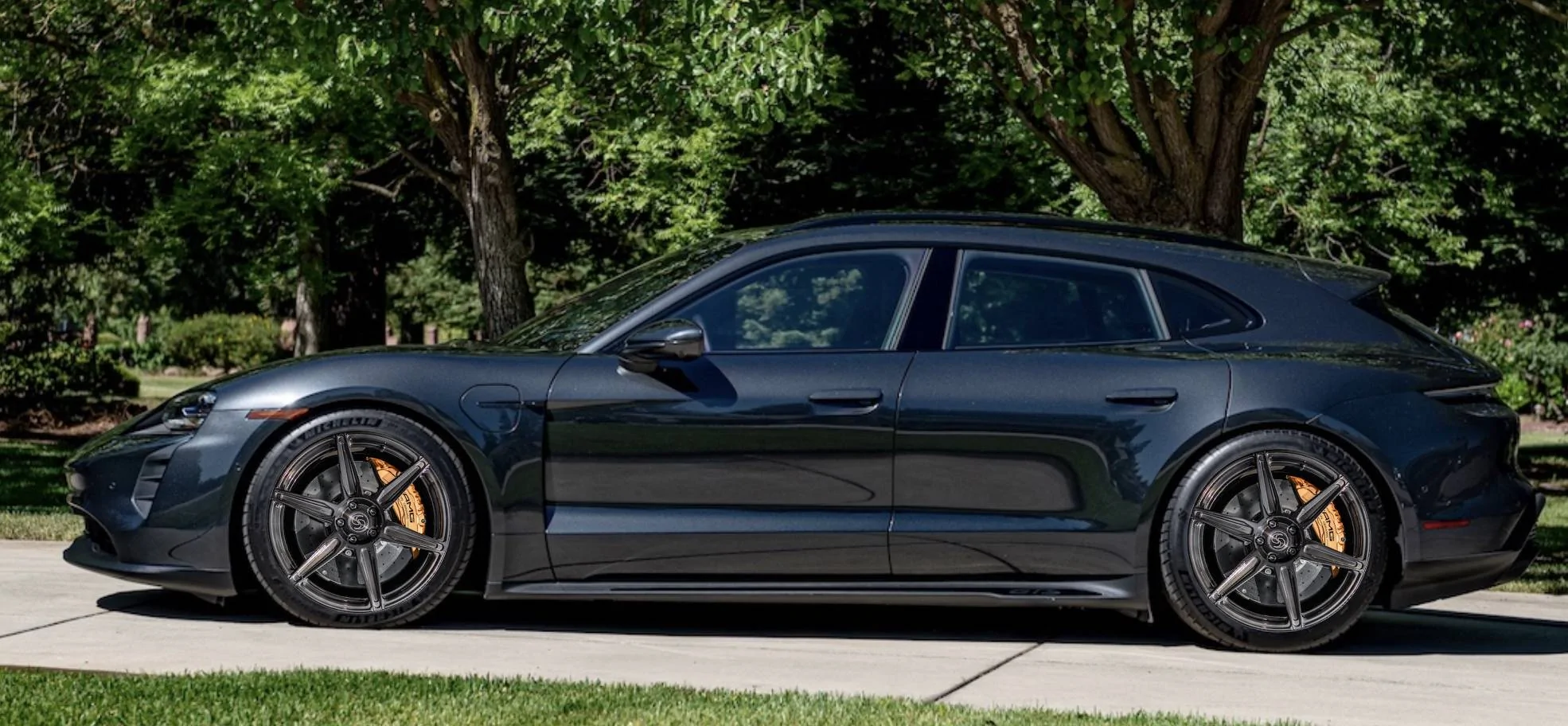 Porsche Taycan Signature Wheel - Now Here For The Taycan! 097F781C-7862-4995-B7D9-8CA4BA9FB5D6