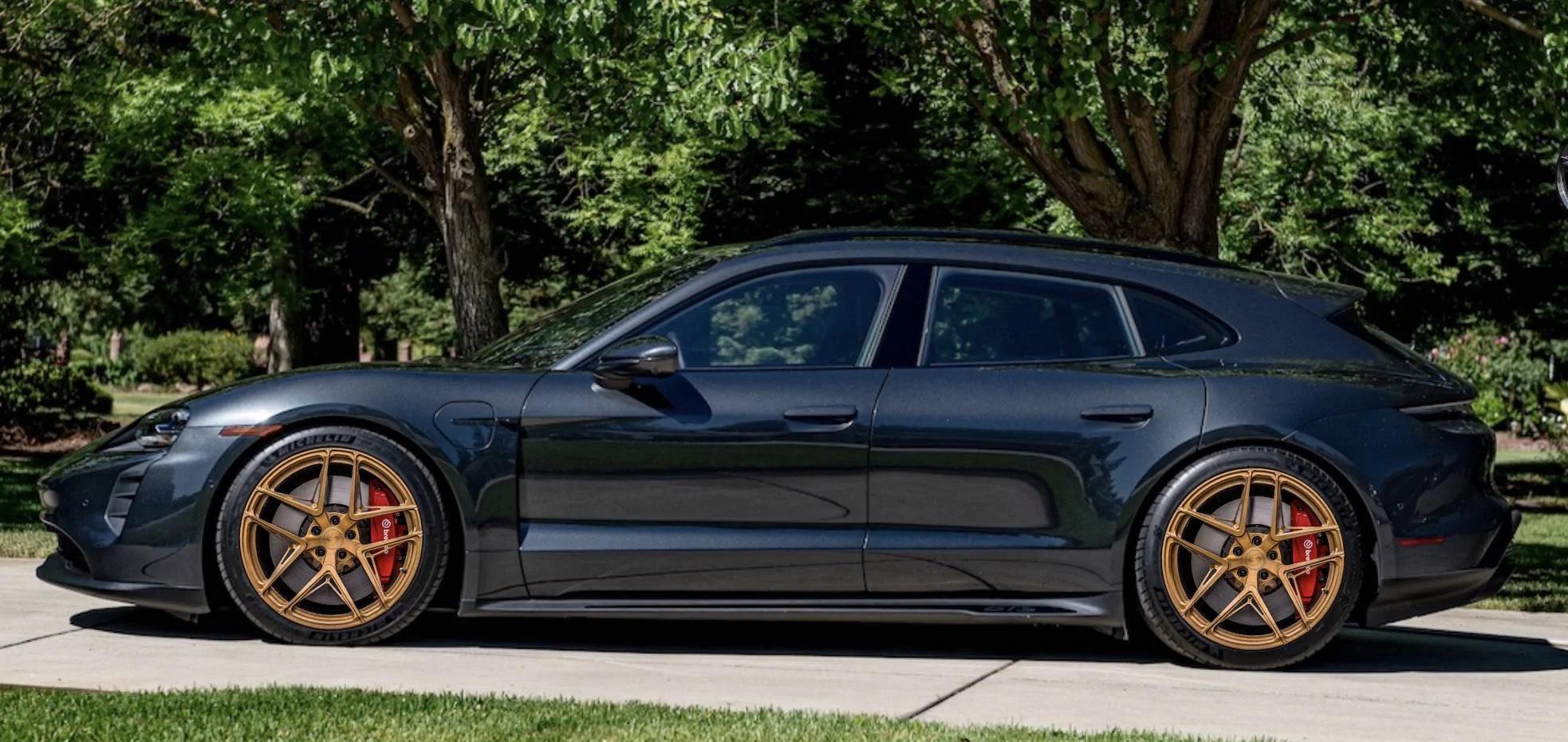 Porsche Taycan Signature Wheel - Now Here For The Taycan! 24998F7C-02C6-4851-83EB-BCD498BD9C13
