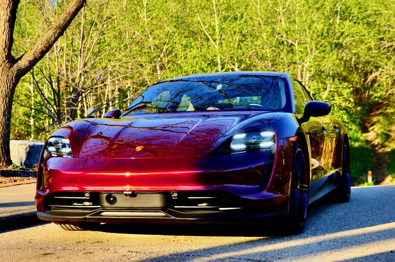 Porsche Taycan CHERRY METALLIC Taycan Club Z_TAY_ - 1