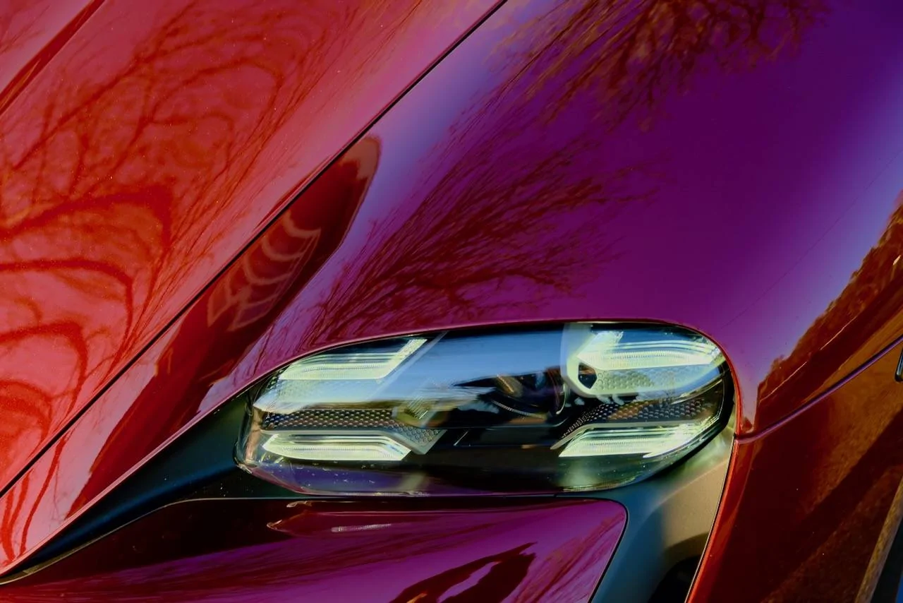 Porsche Taycan CHERRY METALLIC Taycan Club Z_TAY_ - 1 (1)