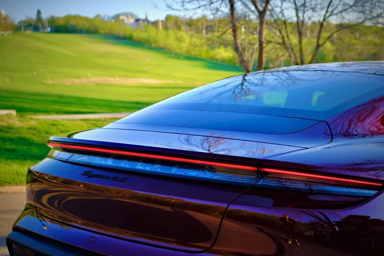Porsche Taycan CHERRY METALLIC Taycan Club Z_TAY_ - 1 (2)
