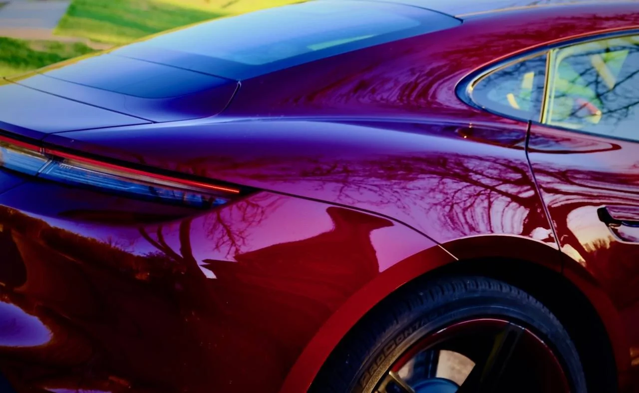 Porsche Taycan CHERRY METALLIC Taycan Club Z_TAY_ - 1 (3)