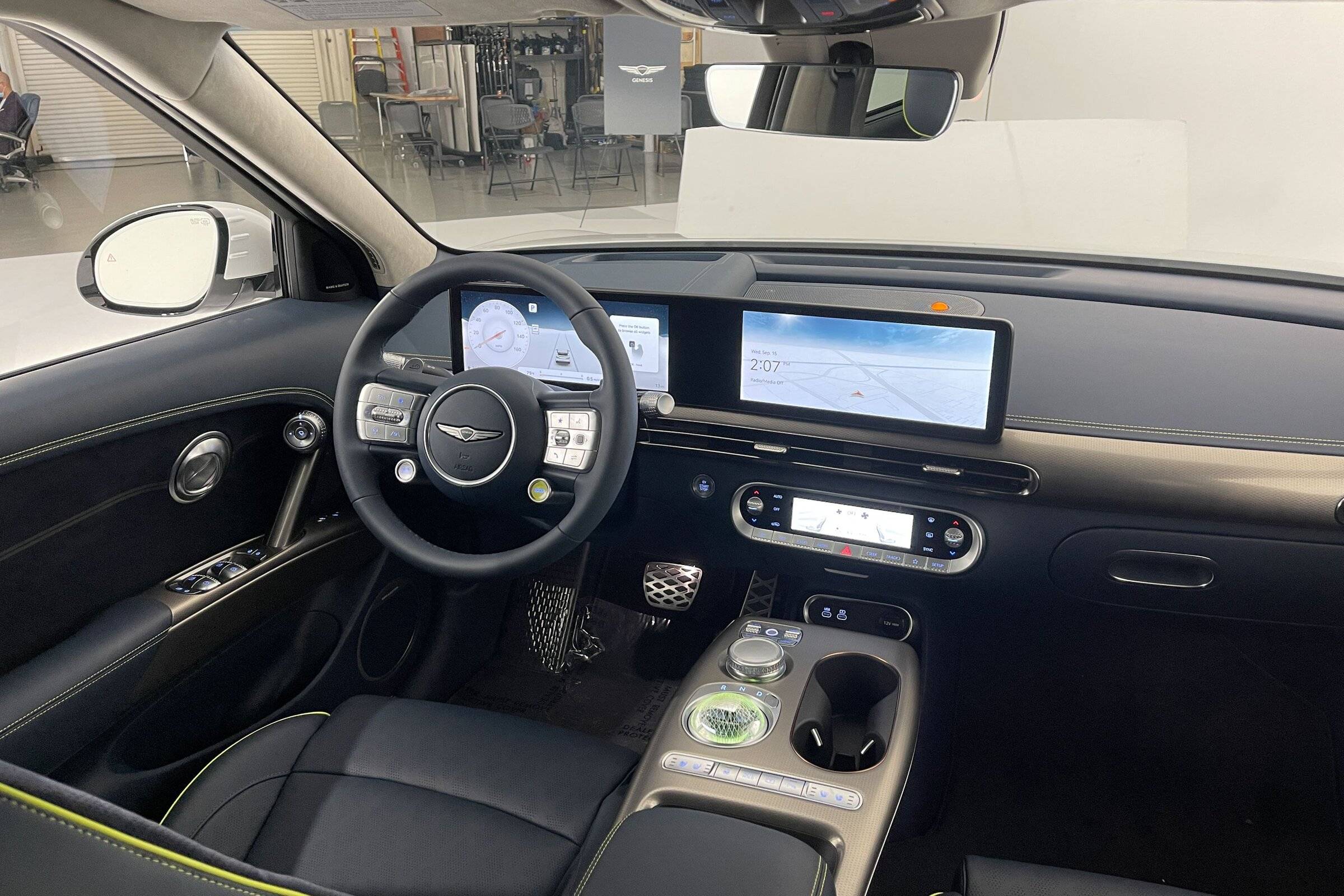 Porsche Taycan GENESIS GV60 -- I have one on order, should I keep it or cancel? scree genesis-gv60-ev-crossover-studio-135
