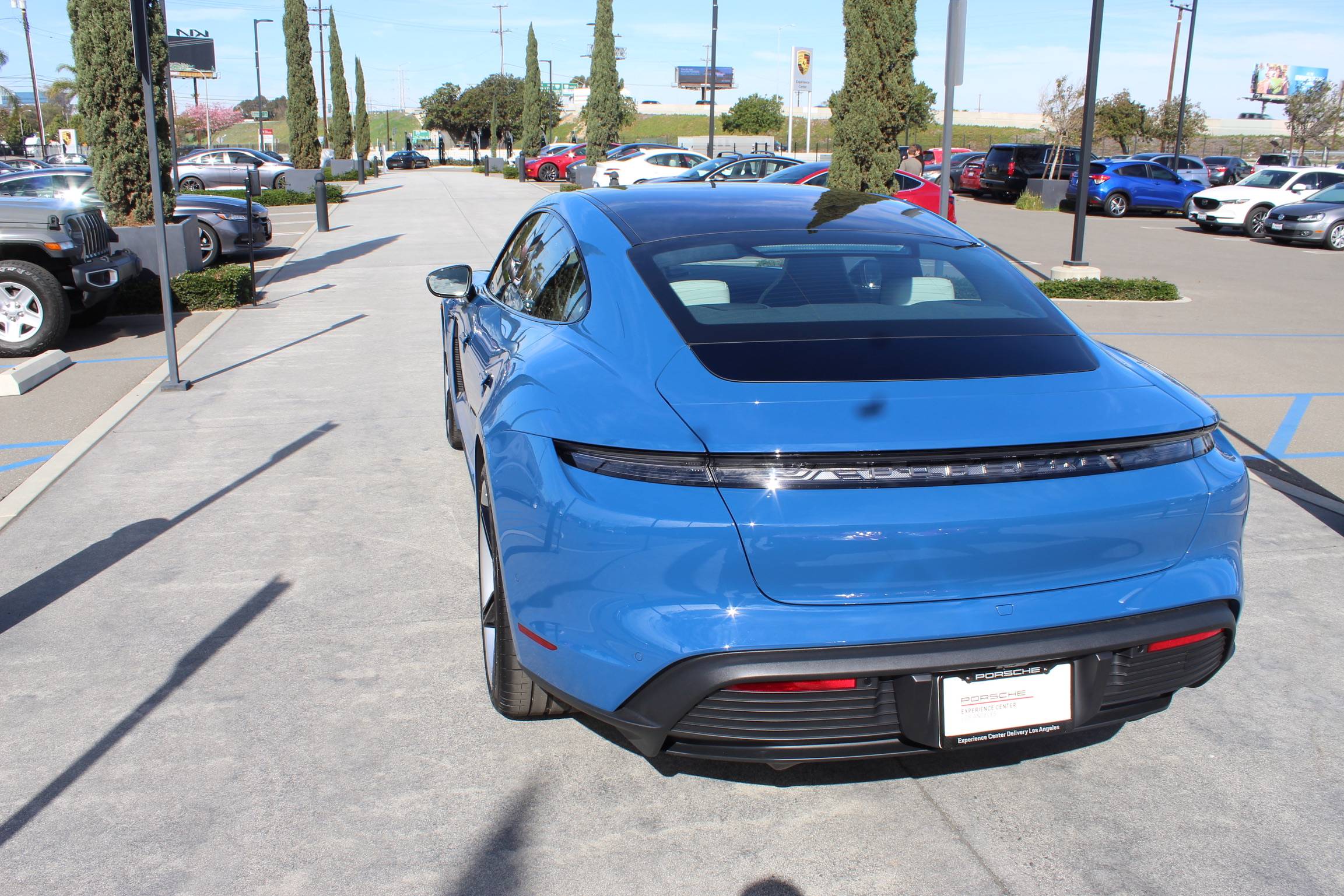 Porsche Taycan NEPTUNE BLUE Taycan Club 0920FC32-60B2-4E76-9C29-0AE2FEE80E51