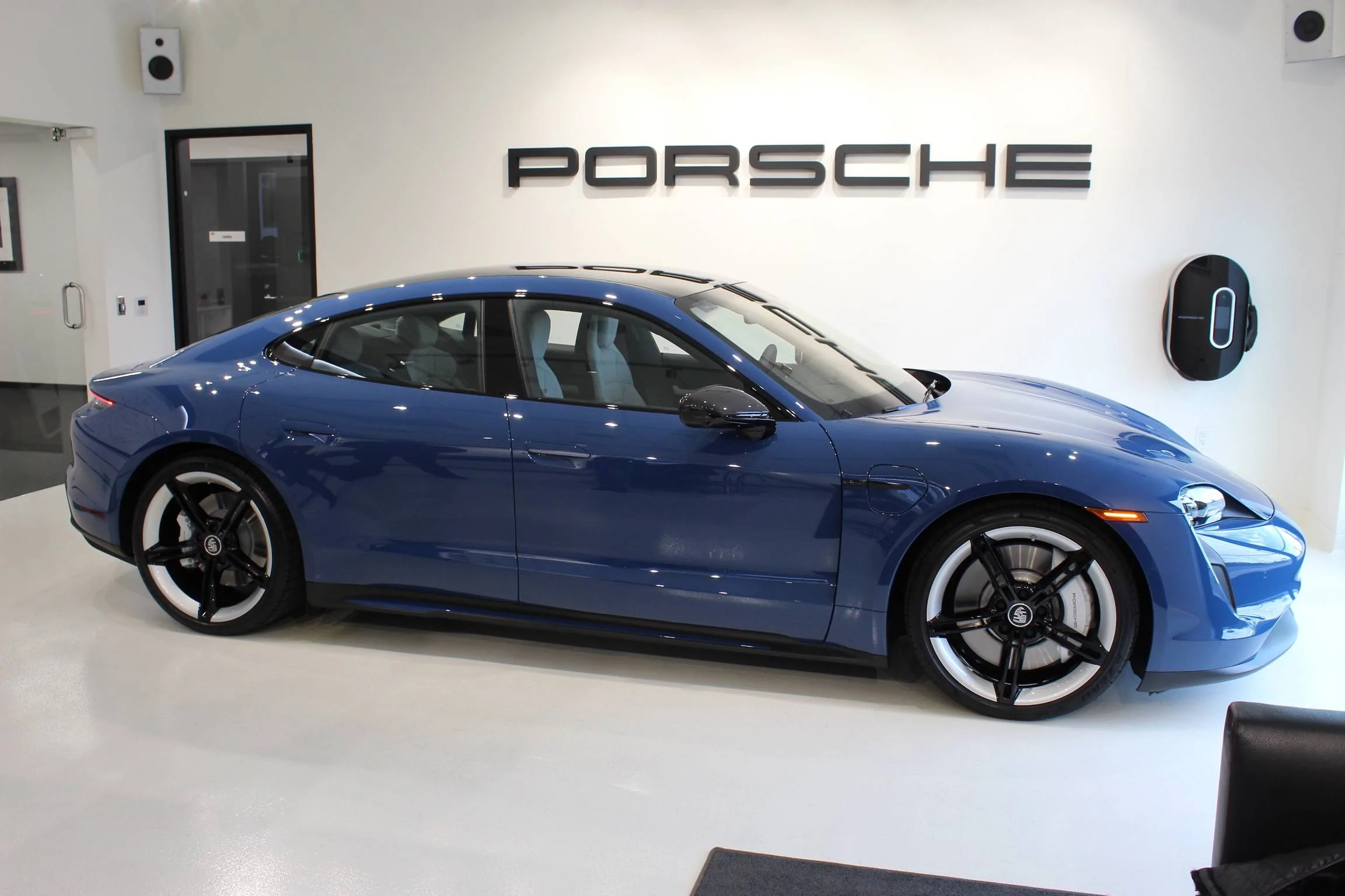 Porsche Taycan NEPTUNE BLUE Taycan Club EAFD6BA4-DE56-44A8-A033-710C7E8B4331