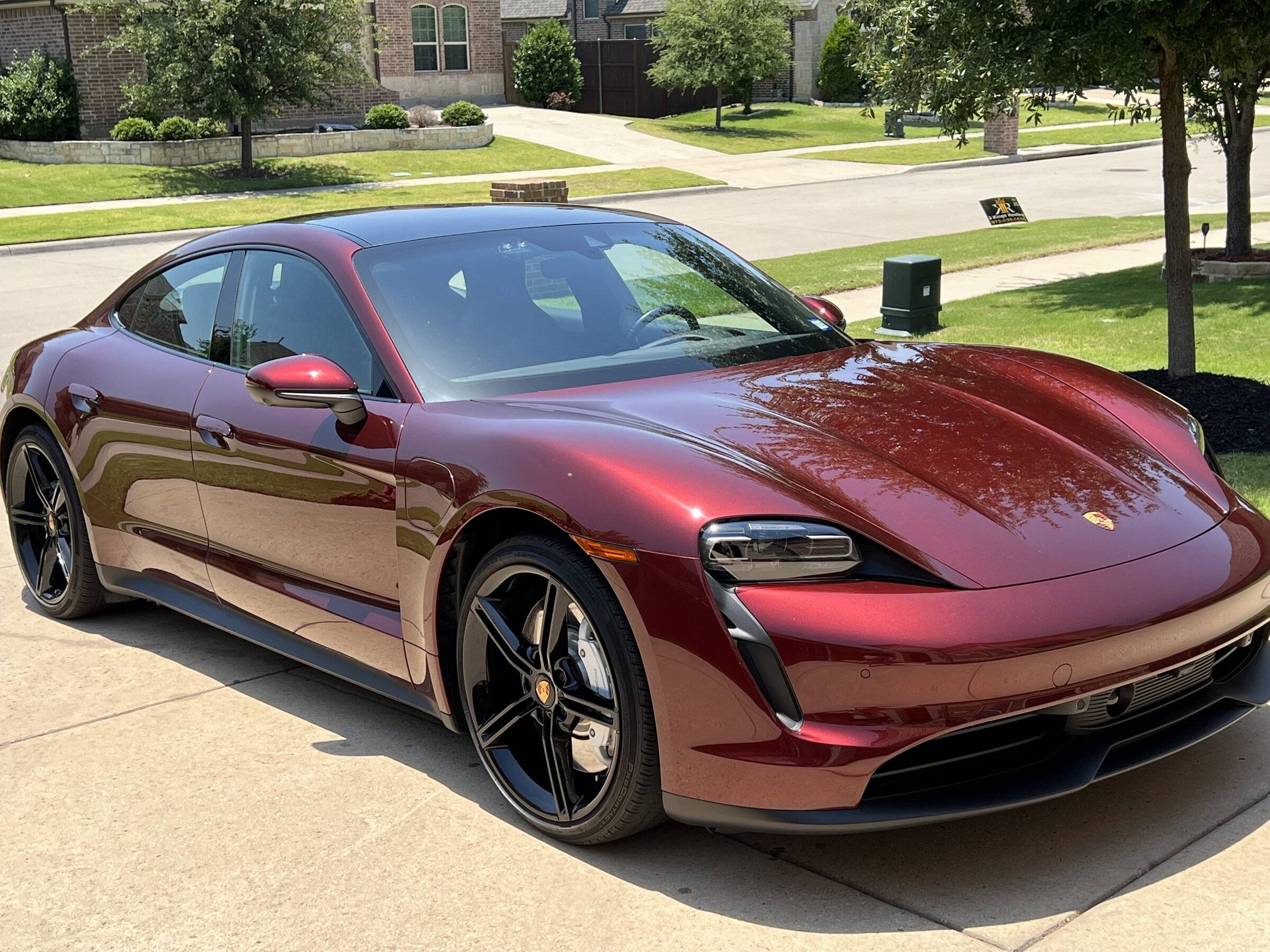 Porsche Taycan CHERRY METALLIC Taycan Club IMG_0240