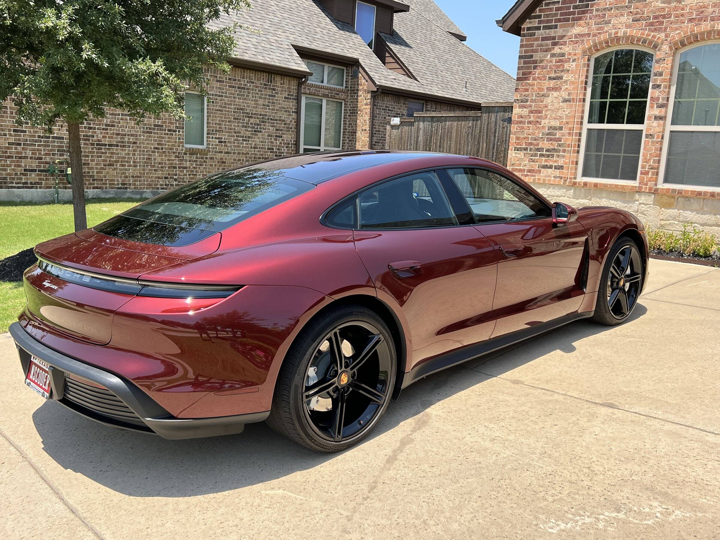 Porsche Taycan CHERRY METALLIC Taycan Club IMG_0244
