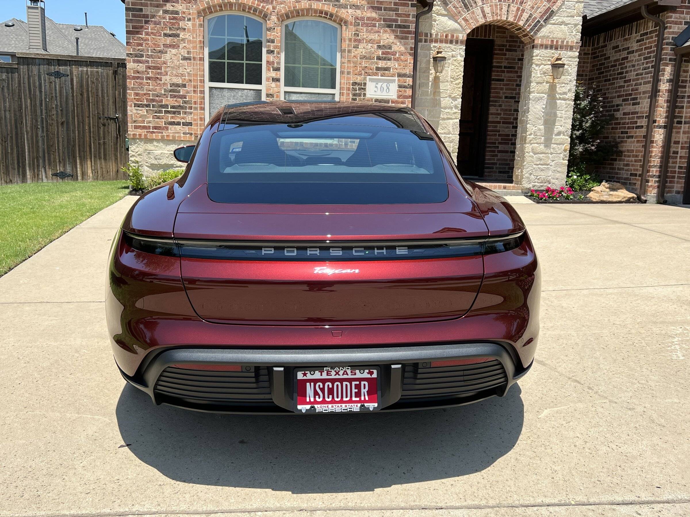 Porsche Taycan CHERRY METALLIC Taycan Club IMG_0243