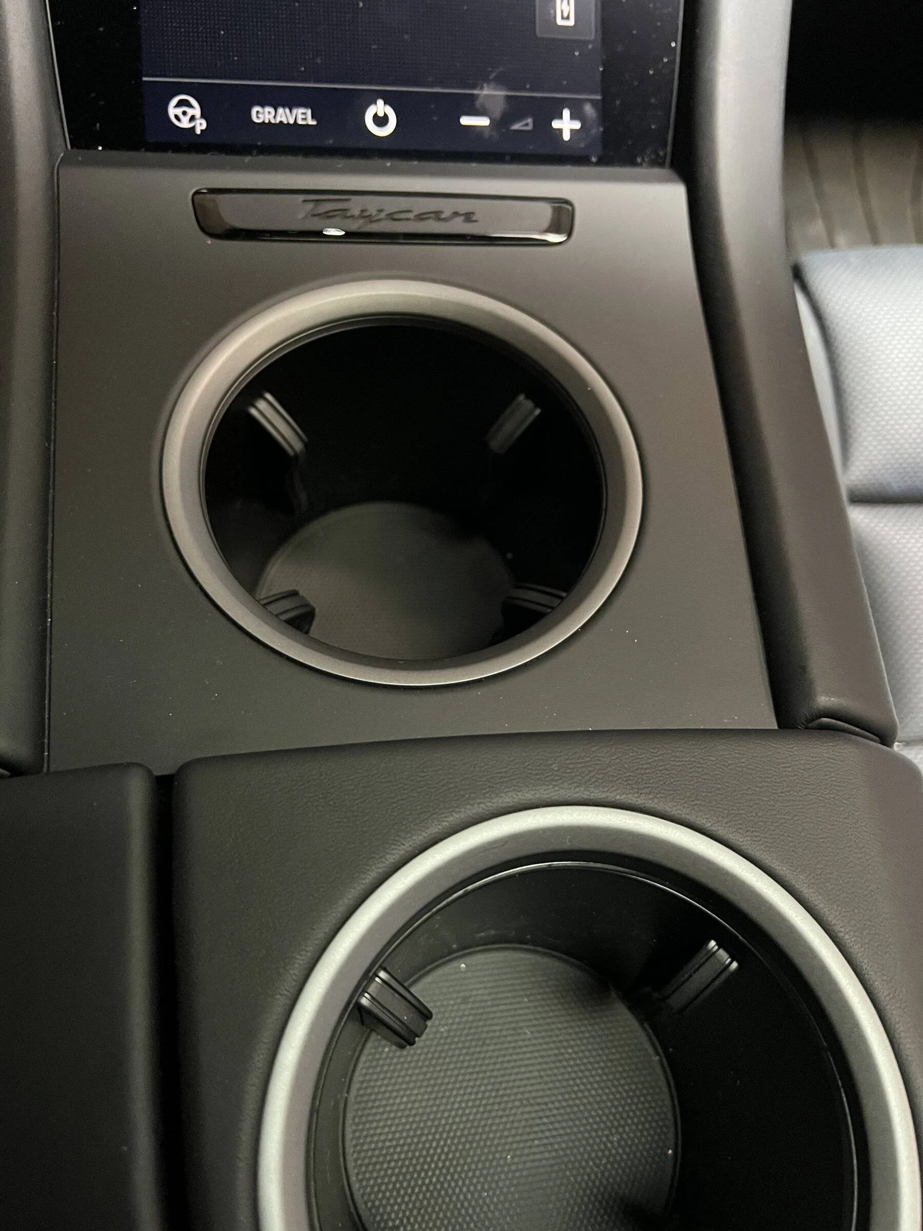 Porsche Taycan Bordeaux/Black - Neodyme or Darksilver 7D51CECA-7ECE-4B5F-8ABF-E79CDB50D3A2
