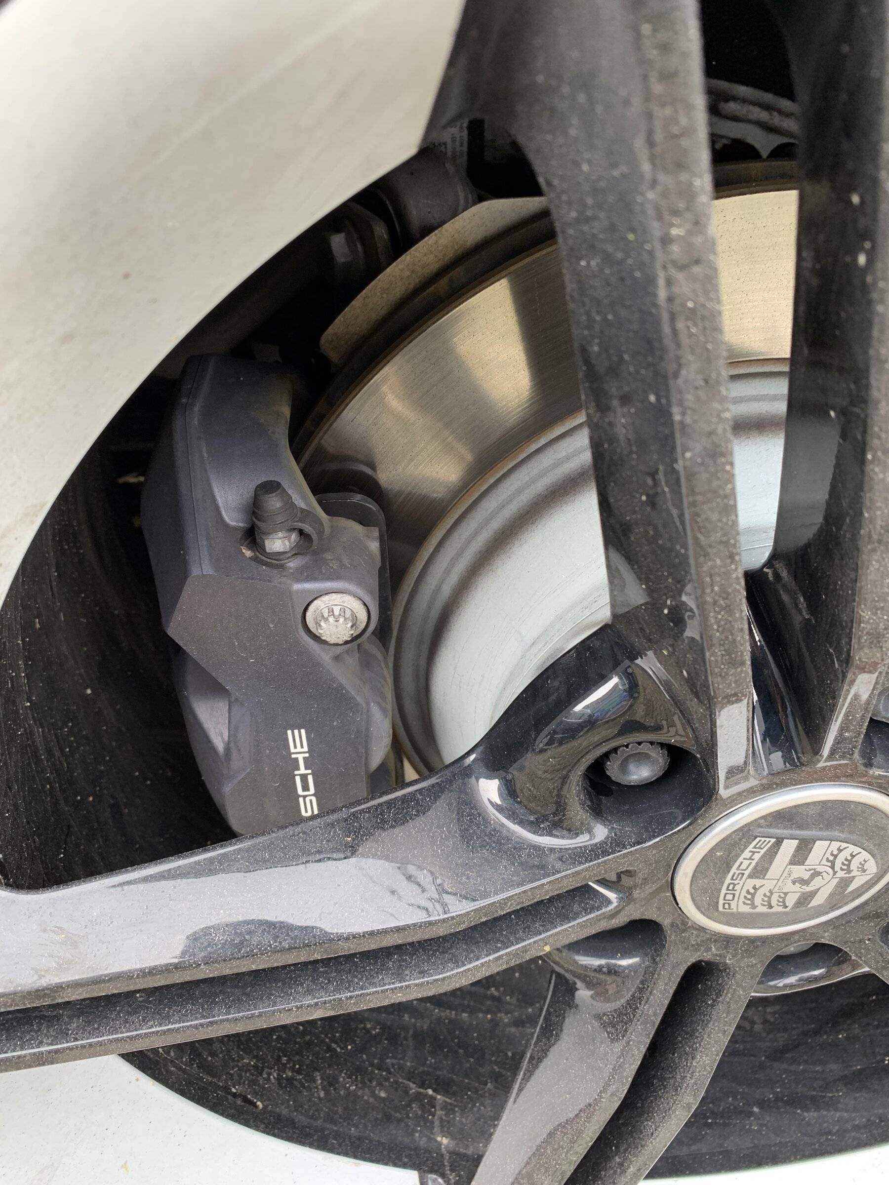 Porsche Taycan Mission E wheels on standard braking system 3706331D-7B37-4F91-8E9C-0A3784E9426D