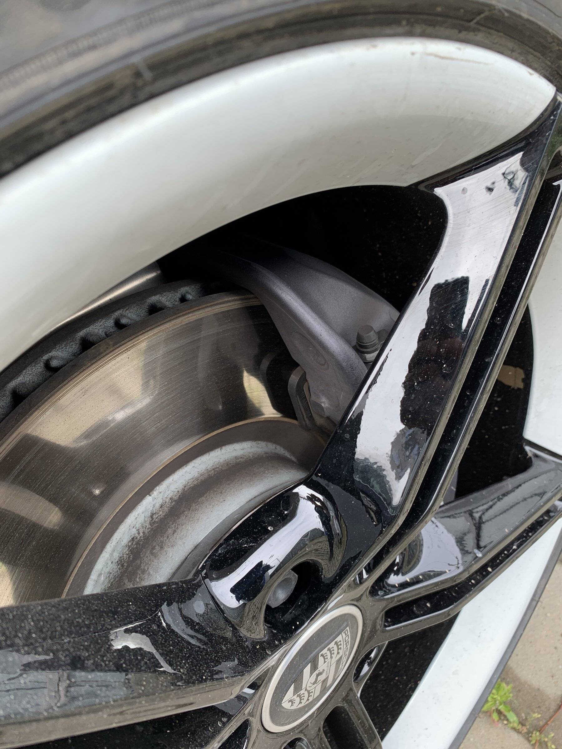 Porsche Taycan Mission E wheels on standard braking system E1810DF8-8C09-4896-8689-96947BD48560