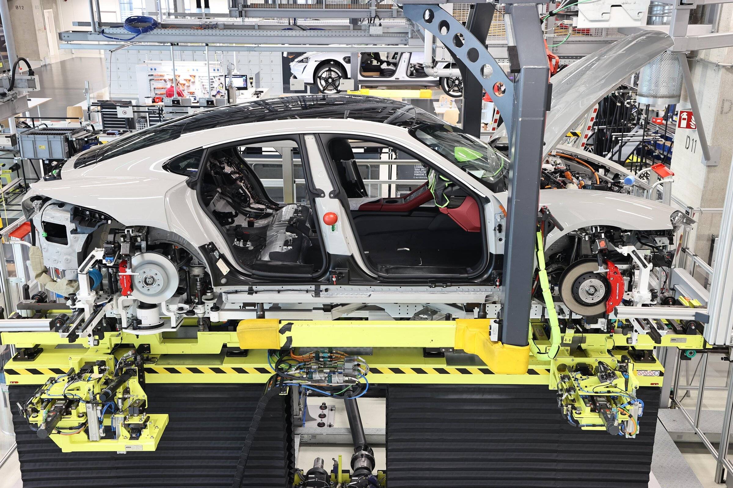 Porsche Taycan 📸  How to Find Your Taycan Production Photo From Assembly Line 321D3A6F-9C75-45CD-ACBF-4D923742722E