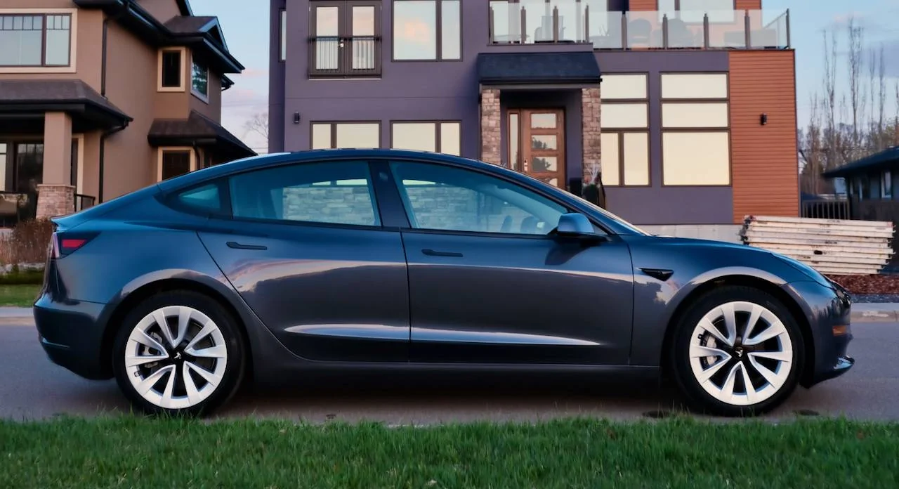 Porsche Taycan A Taycan Owner Buys a Tesla: Informal Battle of Two (Very Different) EVs! 2022 05 UNIT - 1