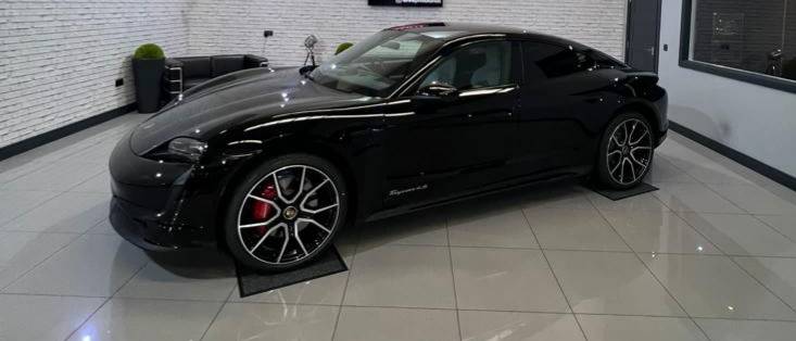 Porsche Taycan Standard Black vs Jet Black Metallic (any images of those next to each other?) 20220426_160734