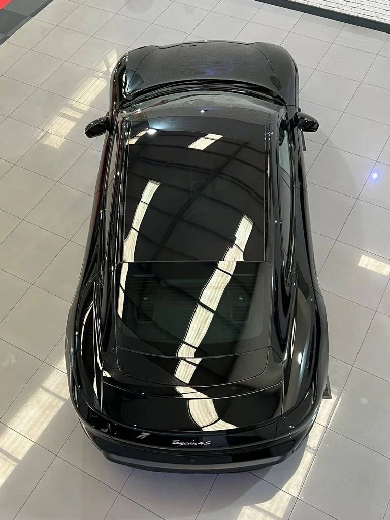 Porsche Taycan Standard Black vs Jet Black Metallic (any images of those next to each other?) IMG-20220411-WA0007