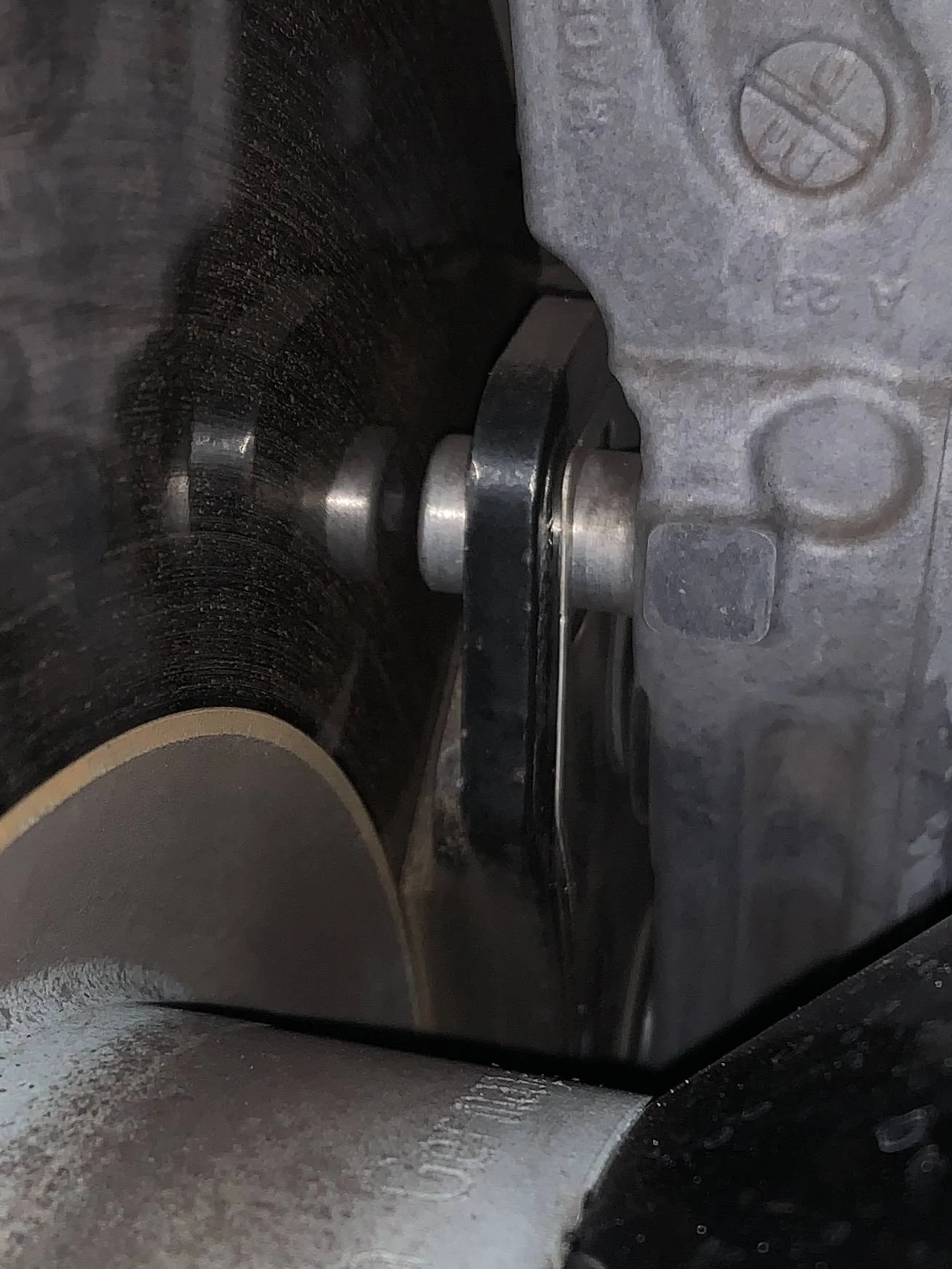 Porsche Taycan Brake Pads are incredibly slim B65DF60A-1CCF-4161-AD4F-F6BC6F30F4DB