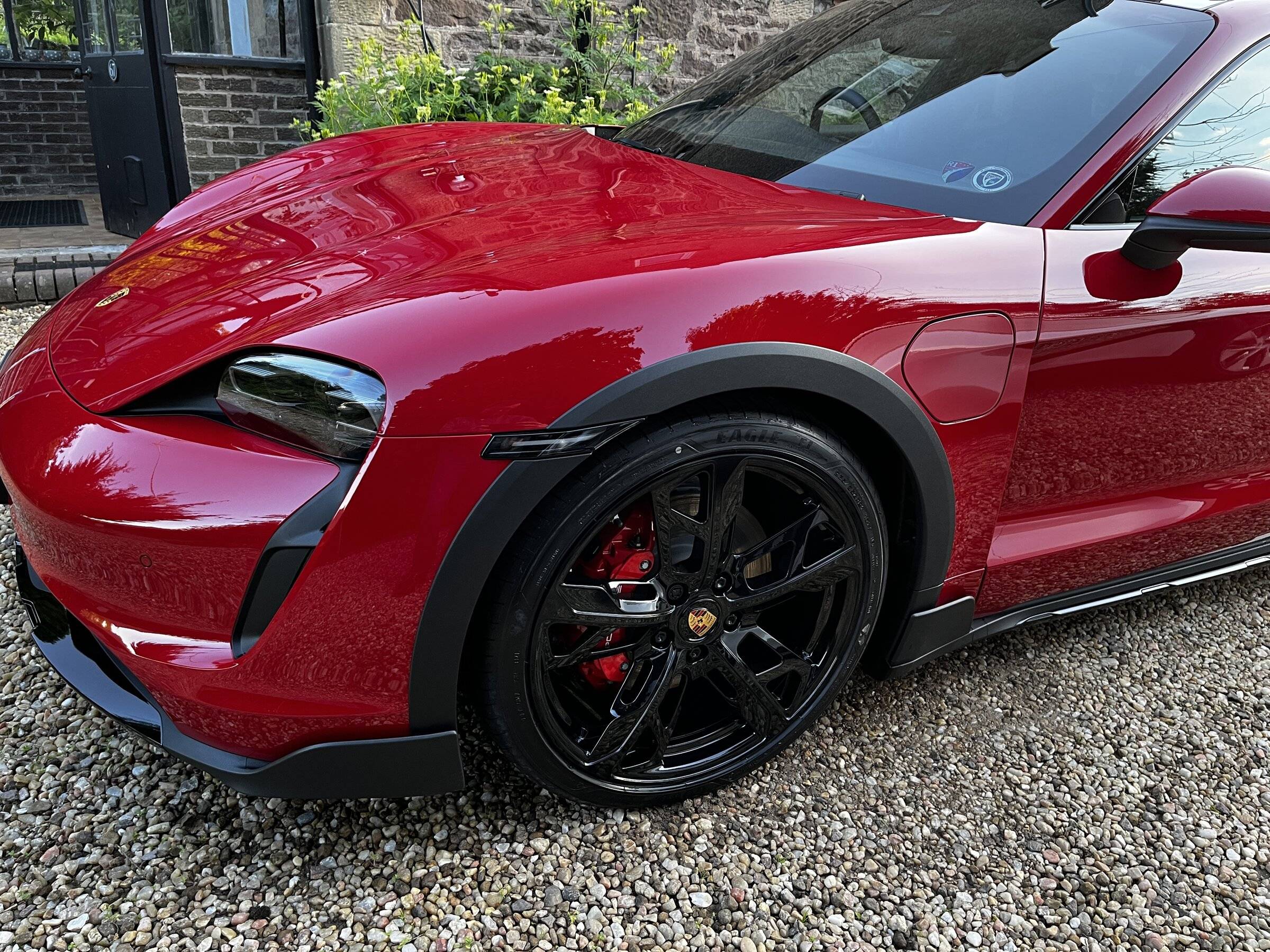 Porsche Taycan CARMINE RED Taycan Club 2D2067DC-8A94-463C-B4DC-79E7583C54E6