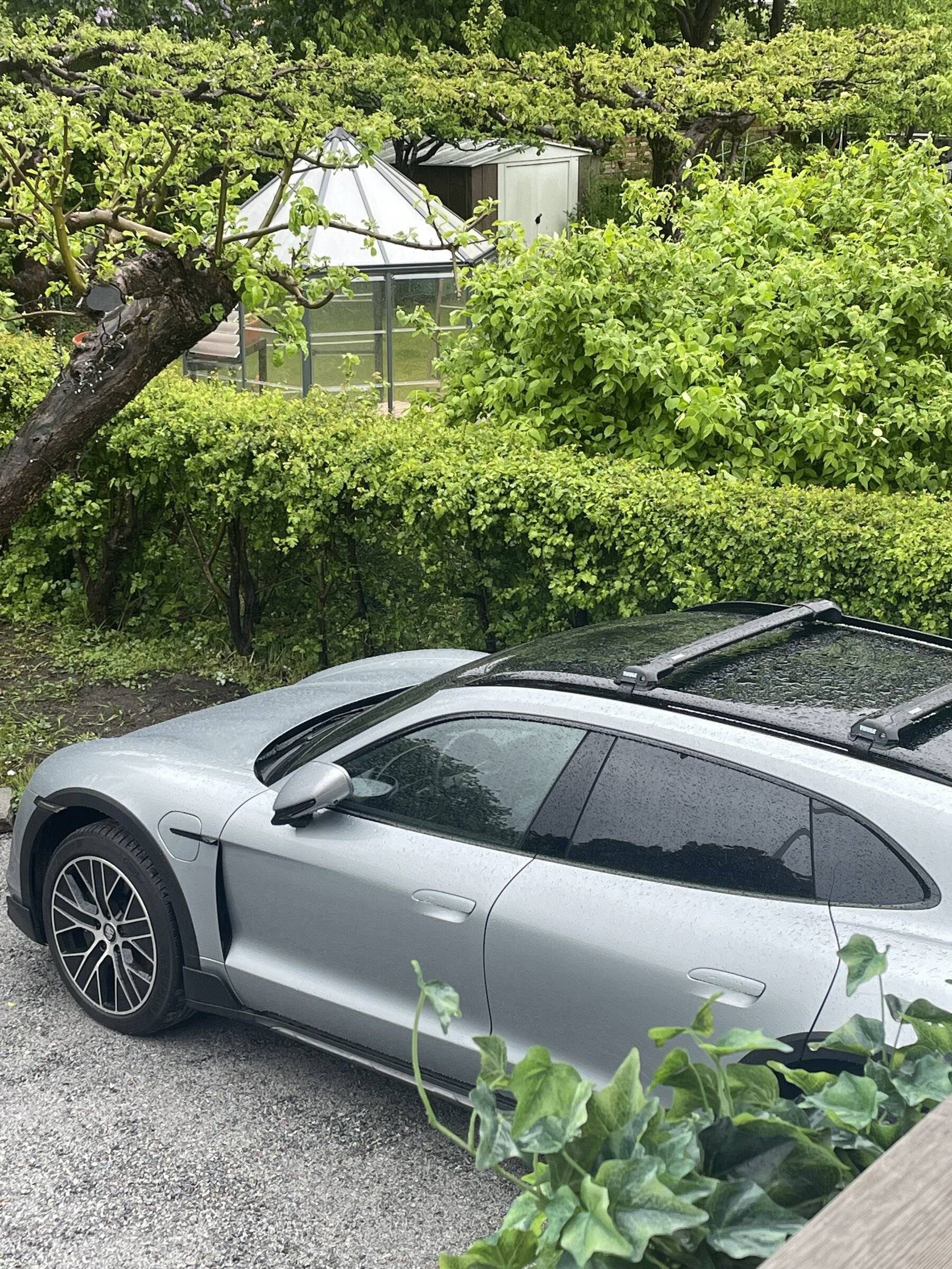 Porsche Taycan DOLOMITE SILVER Taycan Club DB9094F3-2732-4A71-A1E7-70631ECA1734