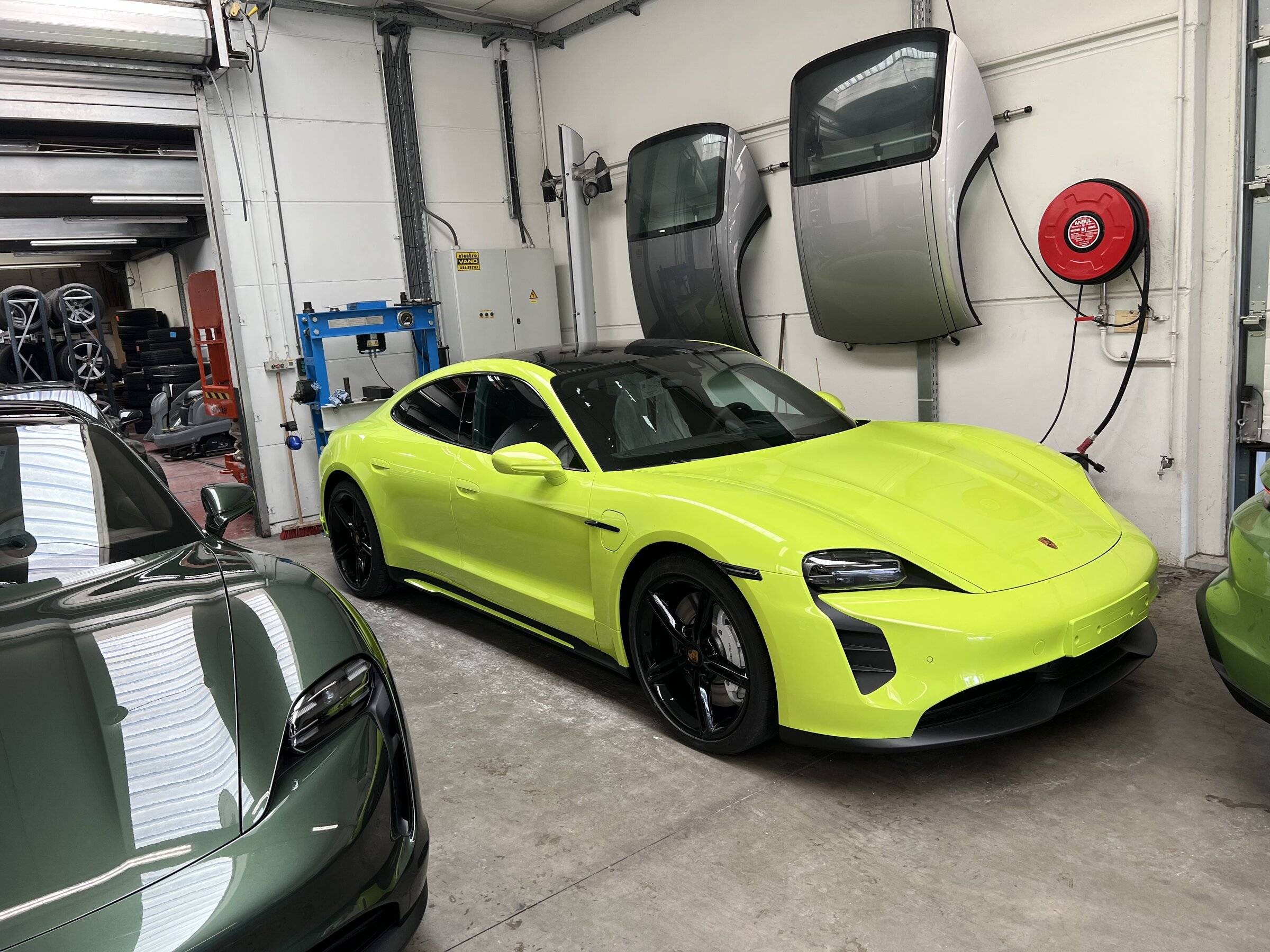 Porsche Taycan 🎨 PTS: PAINT TO SAMPLE Taycan Club & Photos Thread 2B223FAB-BFD9-4653-85DE-DFDAFC3936EC
