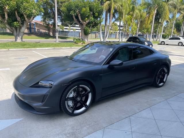 Porsche Taycan VOLCANO GREY Taycan Club 70BF7E8F-0E5E-4136-B450-89EA87FA5DFB