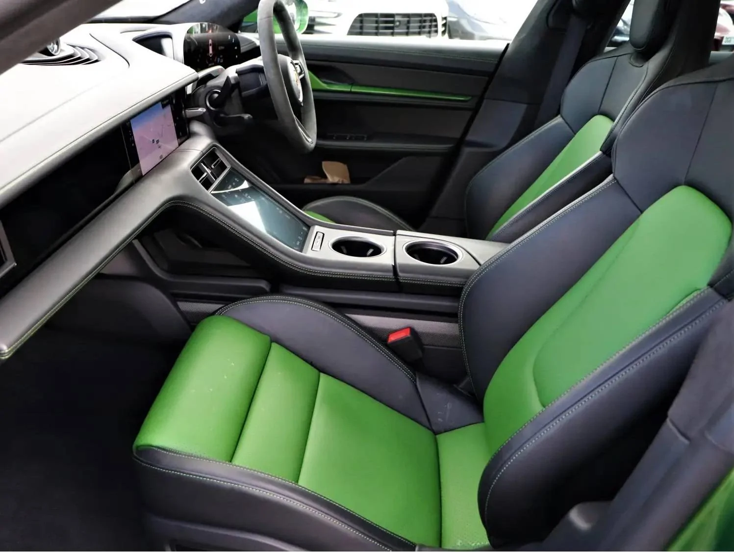Porsche Taycan MAMBA GREEN Taycan Club Mamba interior accents