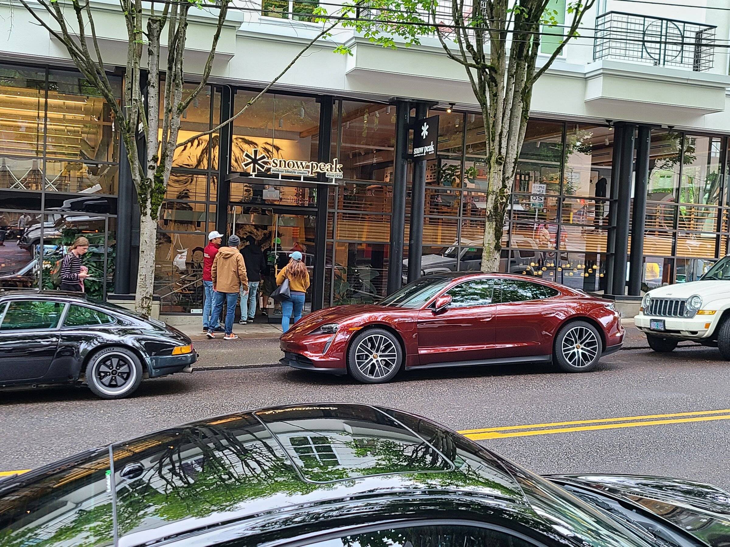 Porsche Taycan CHERRY METALLIC Taycan Club 20220528_100809