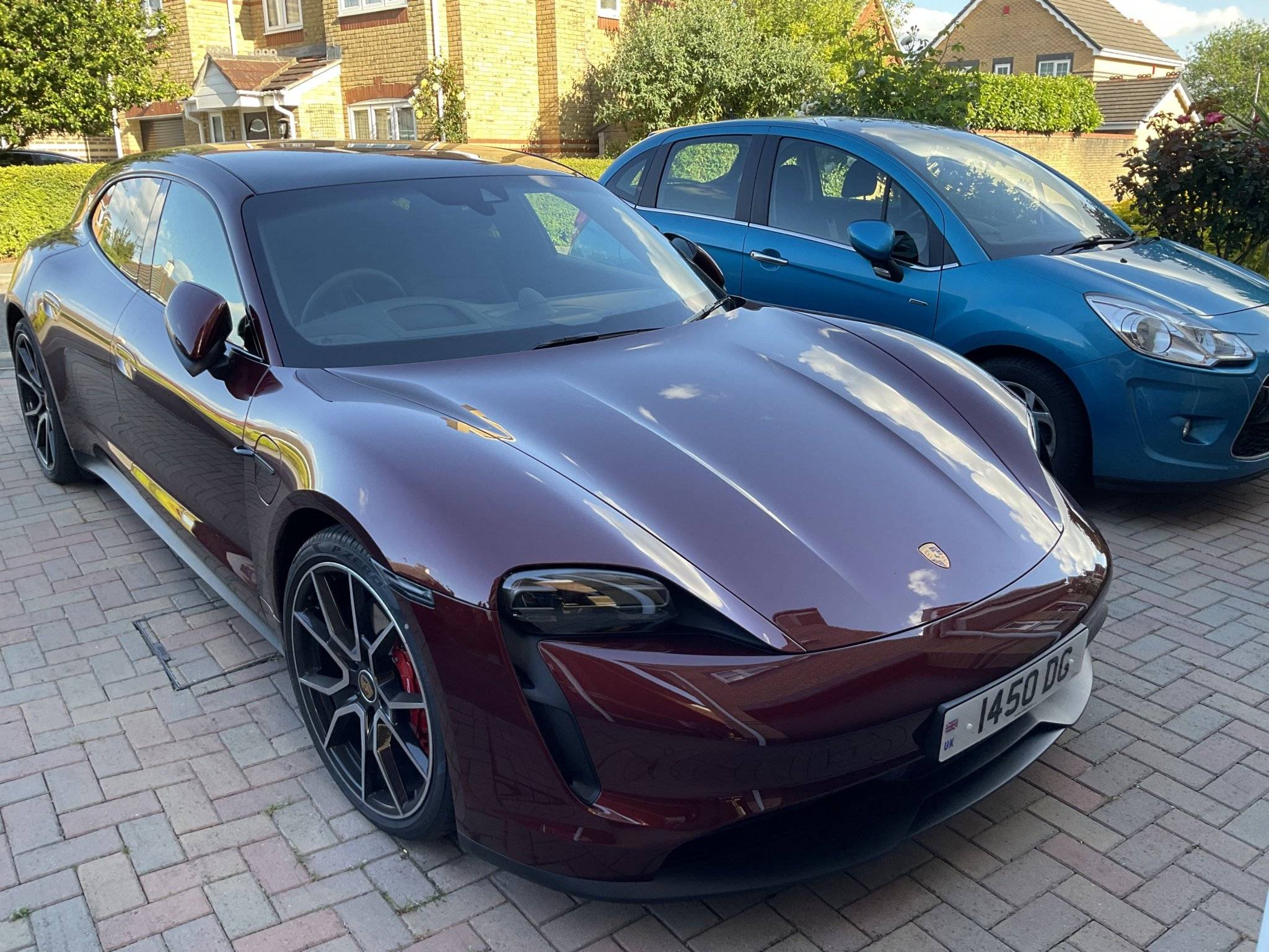 Porsche Taycan CHERRY METALLIC Taycan Club 0h7s5OJJQX2PmCho3j_7w