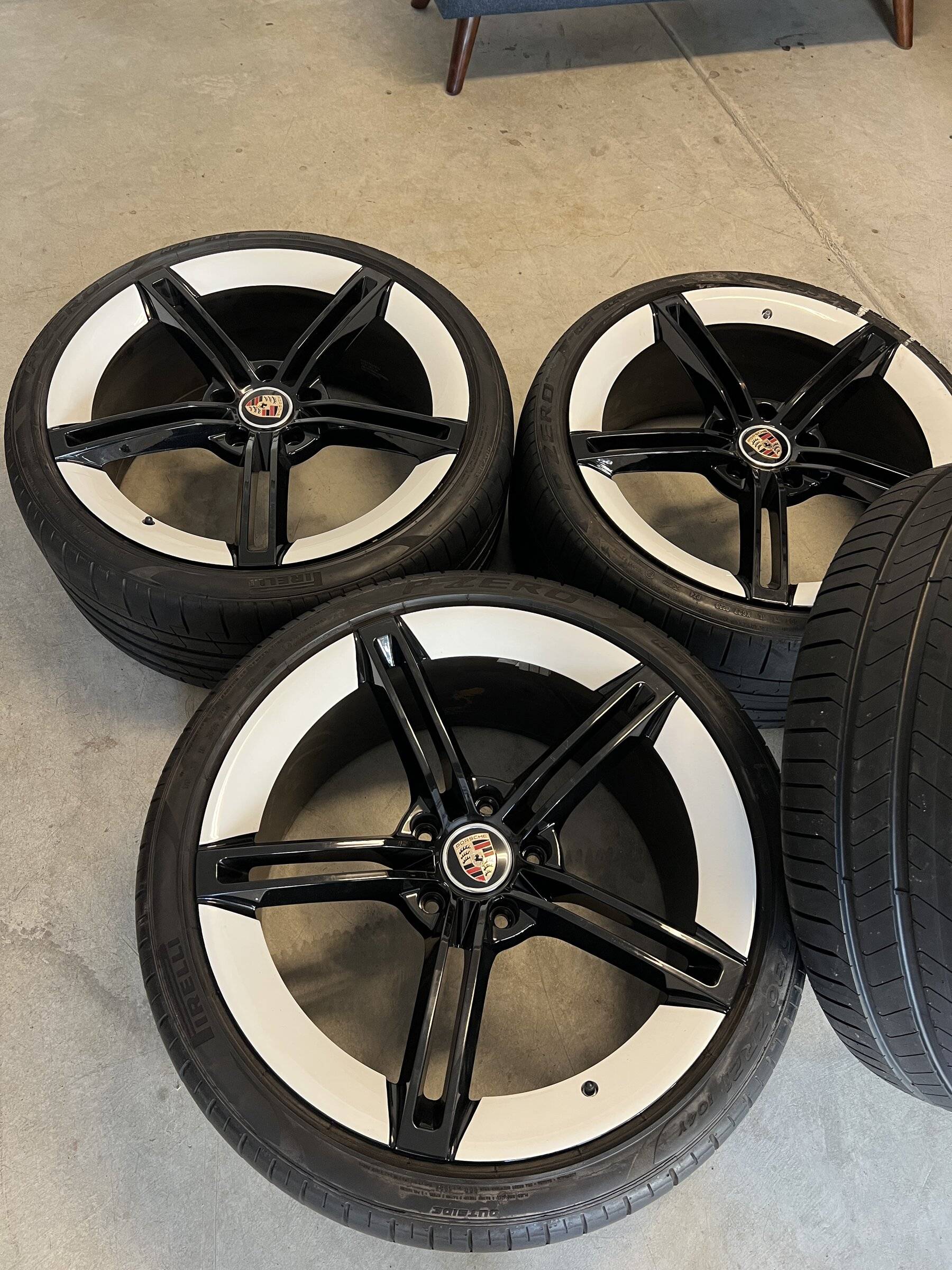 Porsche Taycan Mission E 21 inch White On Black with Pirelli Tires 78DC6907-738F-4E0B-AF1F-342ABC835821