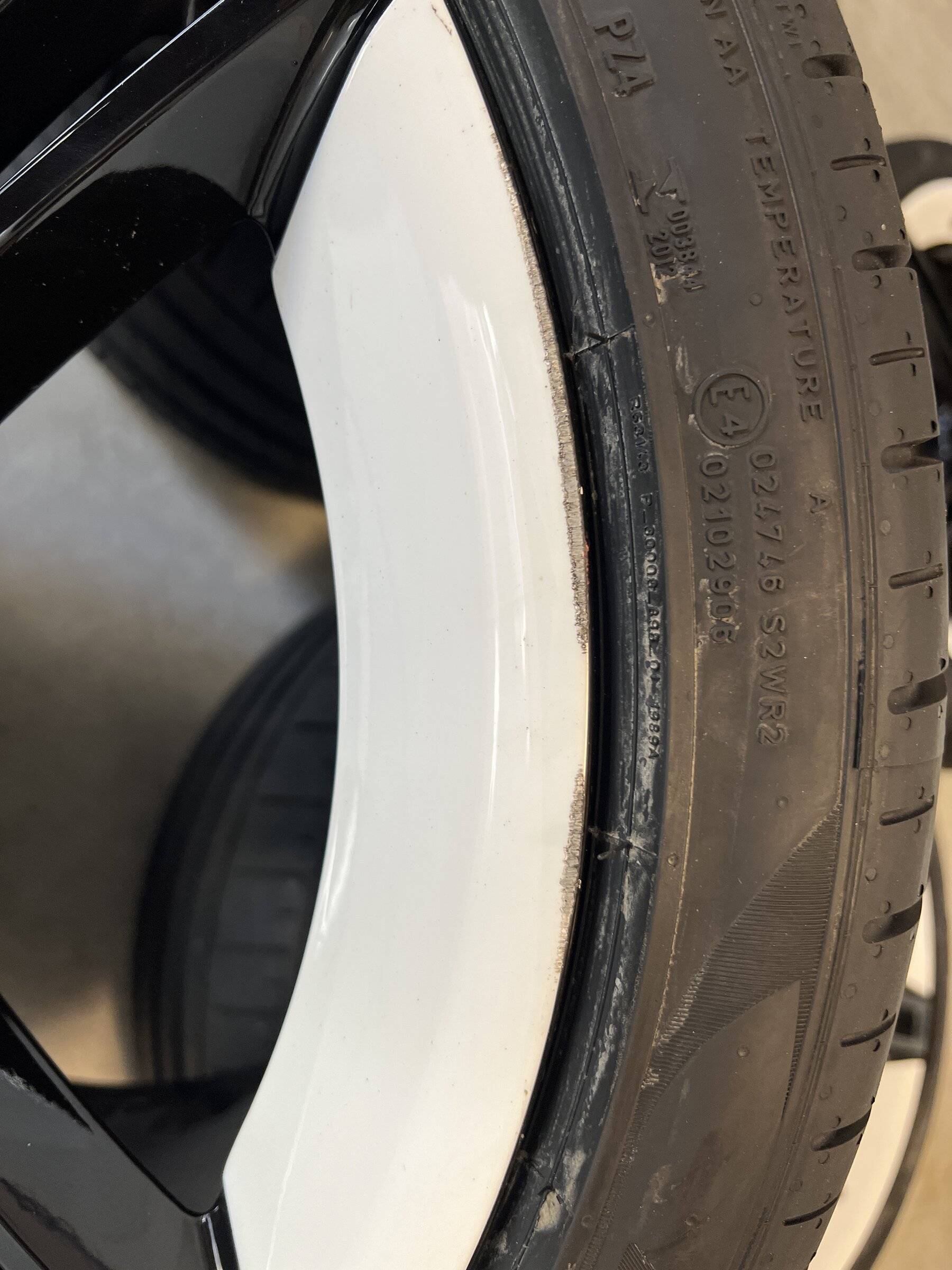 Porsche Taycan Mission E 21 inch White On Black with Pirelli Tires 8AD11D19-AA5A-4CDC-9879-0C9D1DD5CD3F