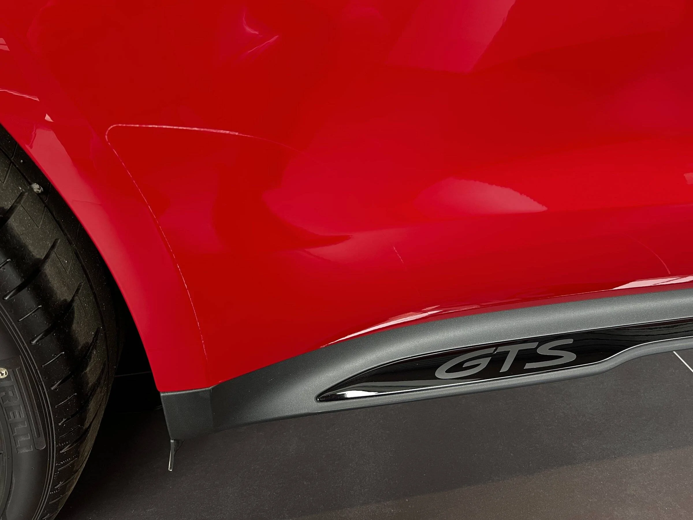 Porsche Taycan CARMINE RED Taycan Club 23A0378C-00E5-49CB-BFFE-306204BF7A1E