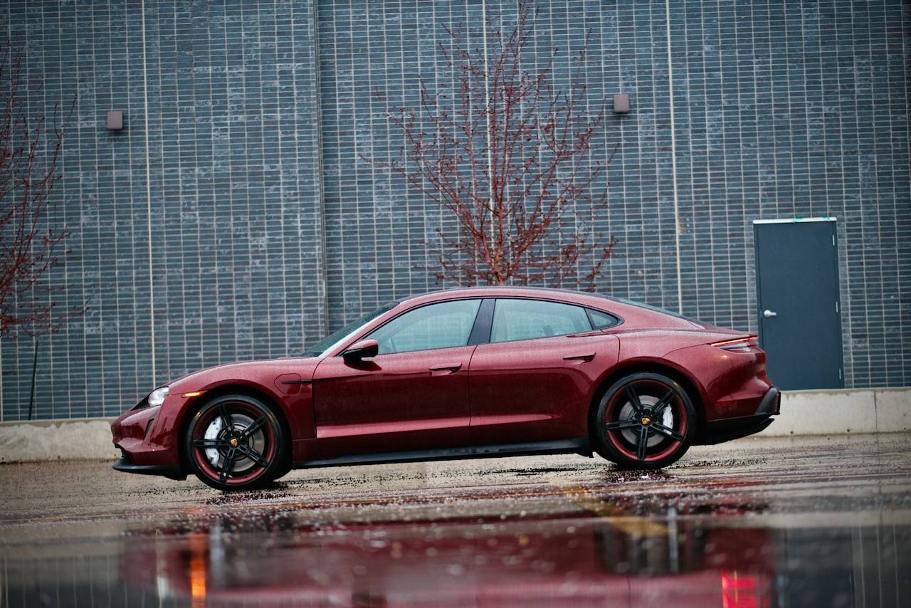 Porsche Taycan CHERRY METALLIC Taycan Club 2022 06 car - 1 (1)