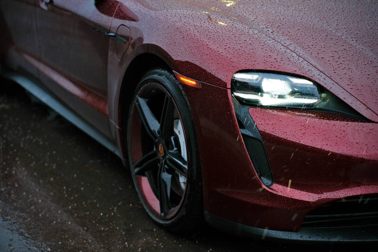 Porsche Taycan CHERRY METALLIC Taycan Club 2022 06 car - 1 (2)