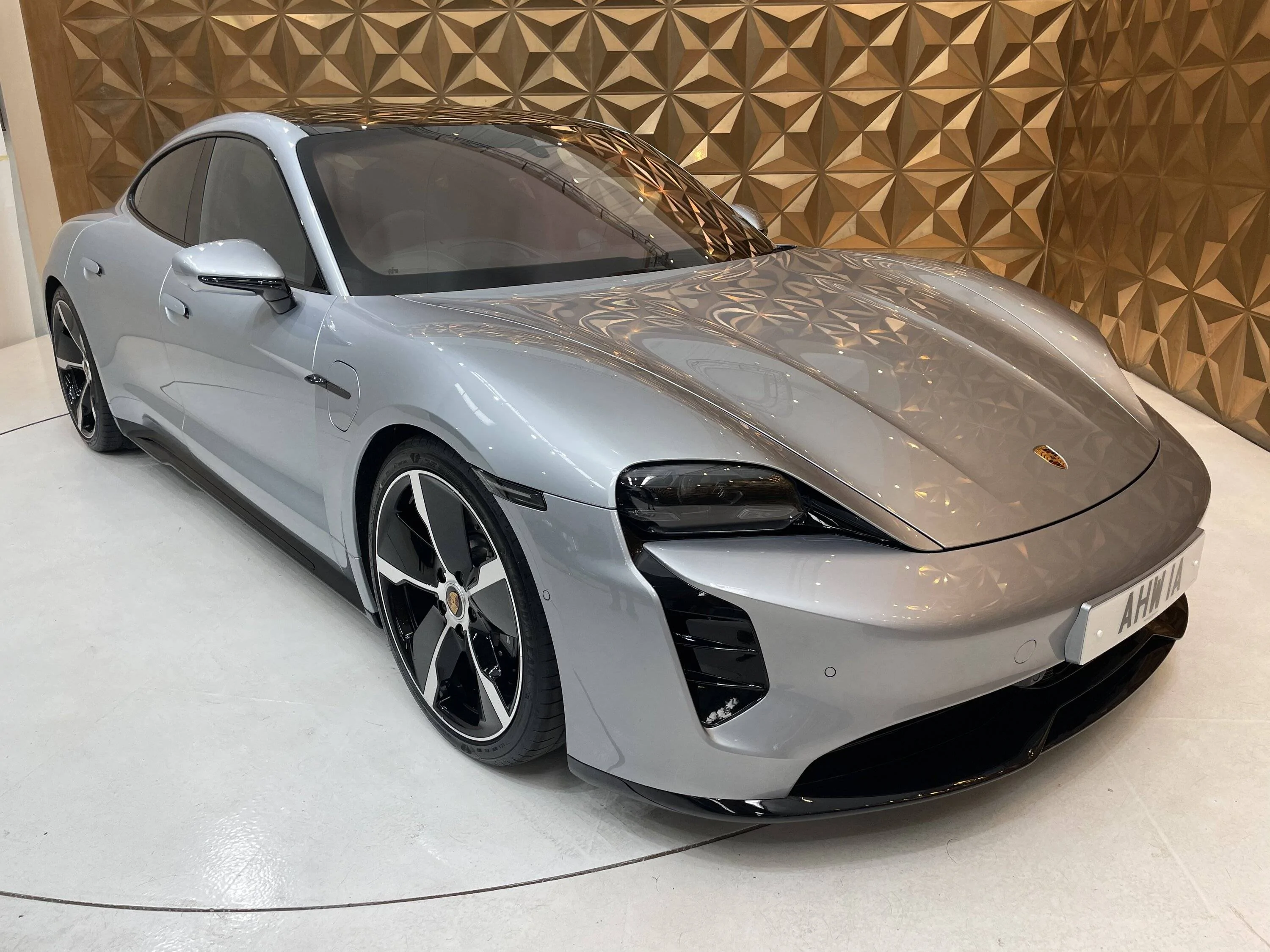 Porsche Taycan Dolomite Silver Taycan GTS (UK) E6B20F1D-C98F-47A0-963B-43D9C7B3A846