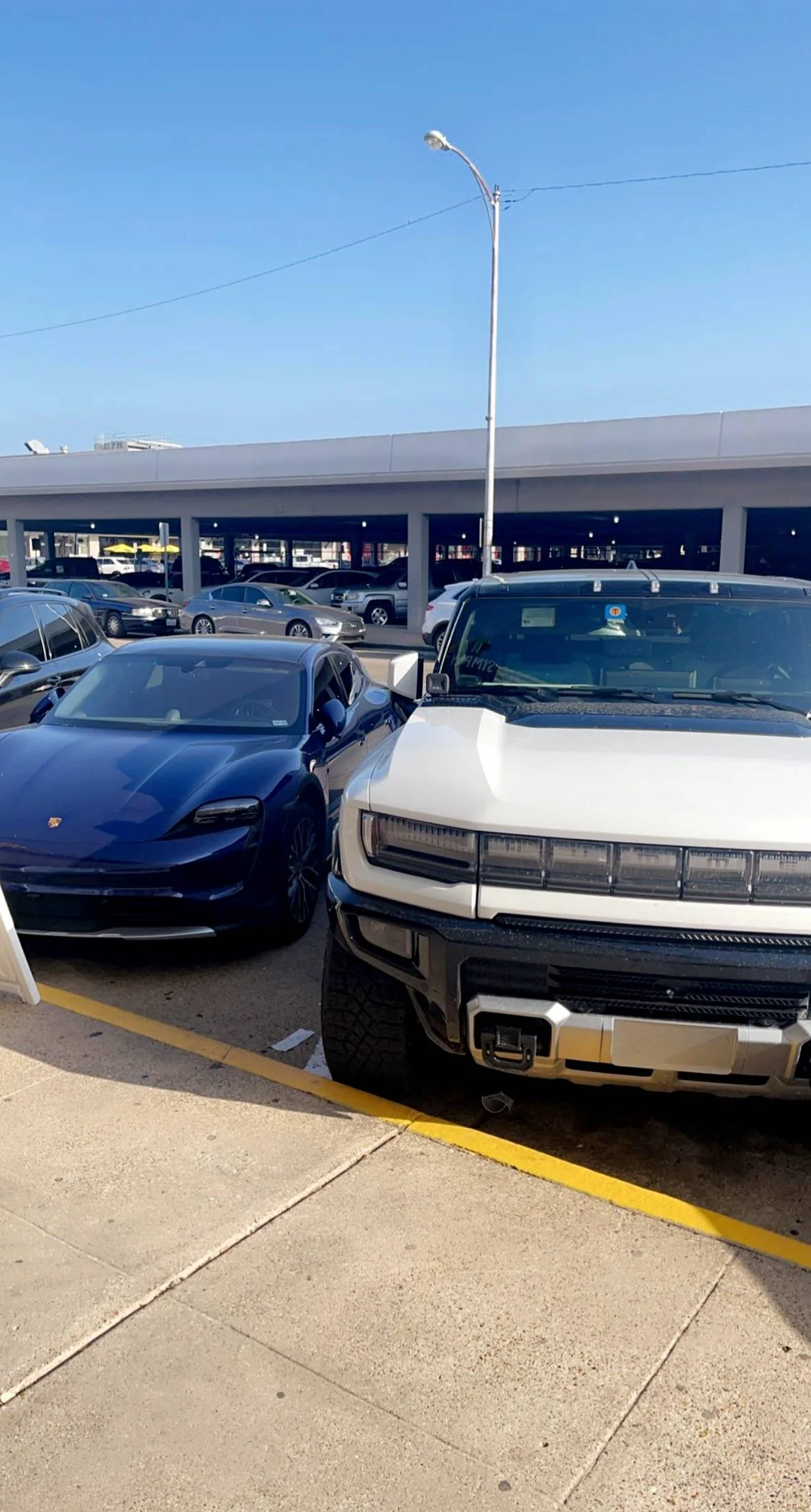 Porsche Taycan Taycan CT vs Hummer EV 8F965941-A6A3-4EC1-8FA1-40A47A37D537