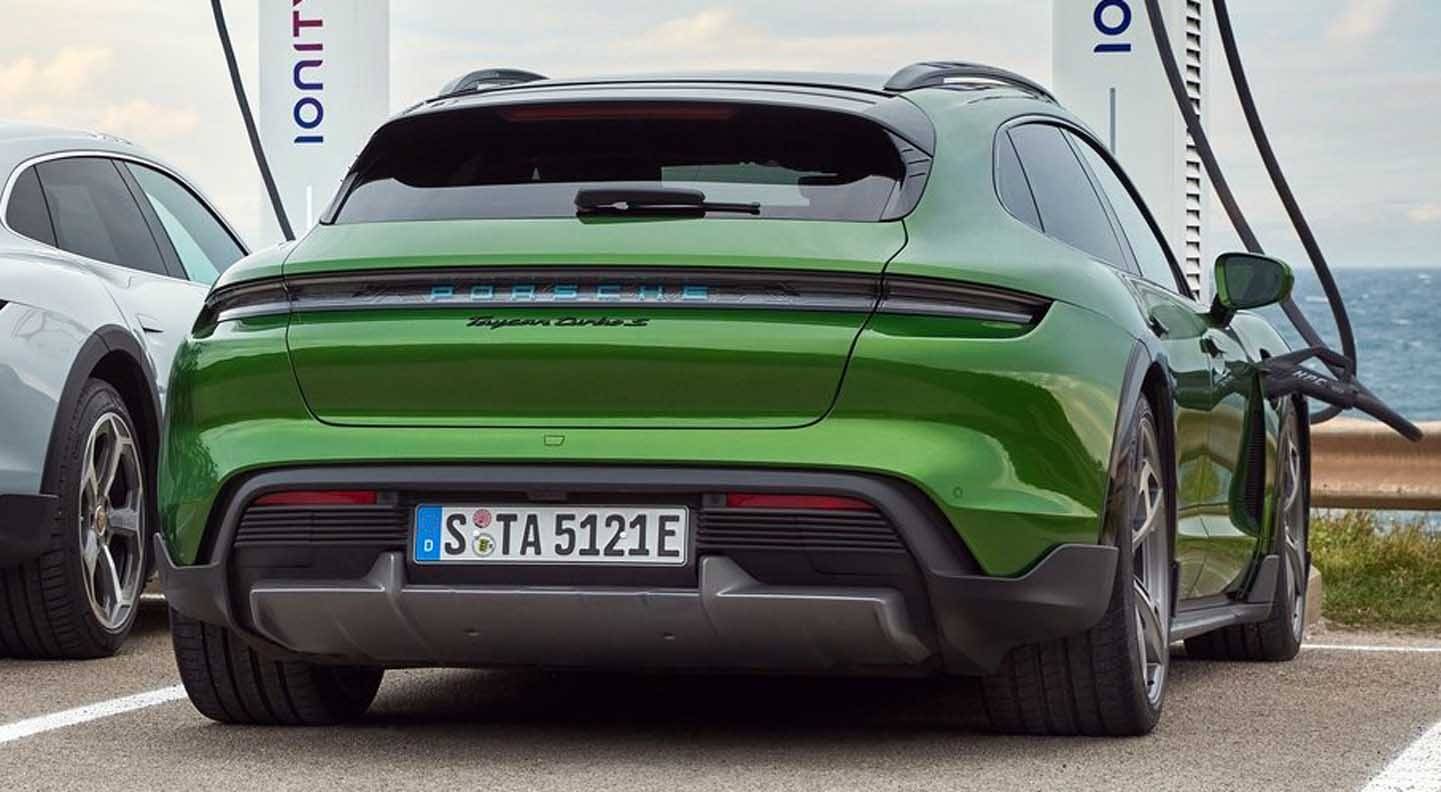 Porsche Taycan Glacier blue Porsche logo Porsche-Taycan_Turbo_S_Cross_Turismo-2022-6