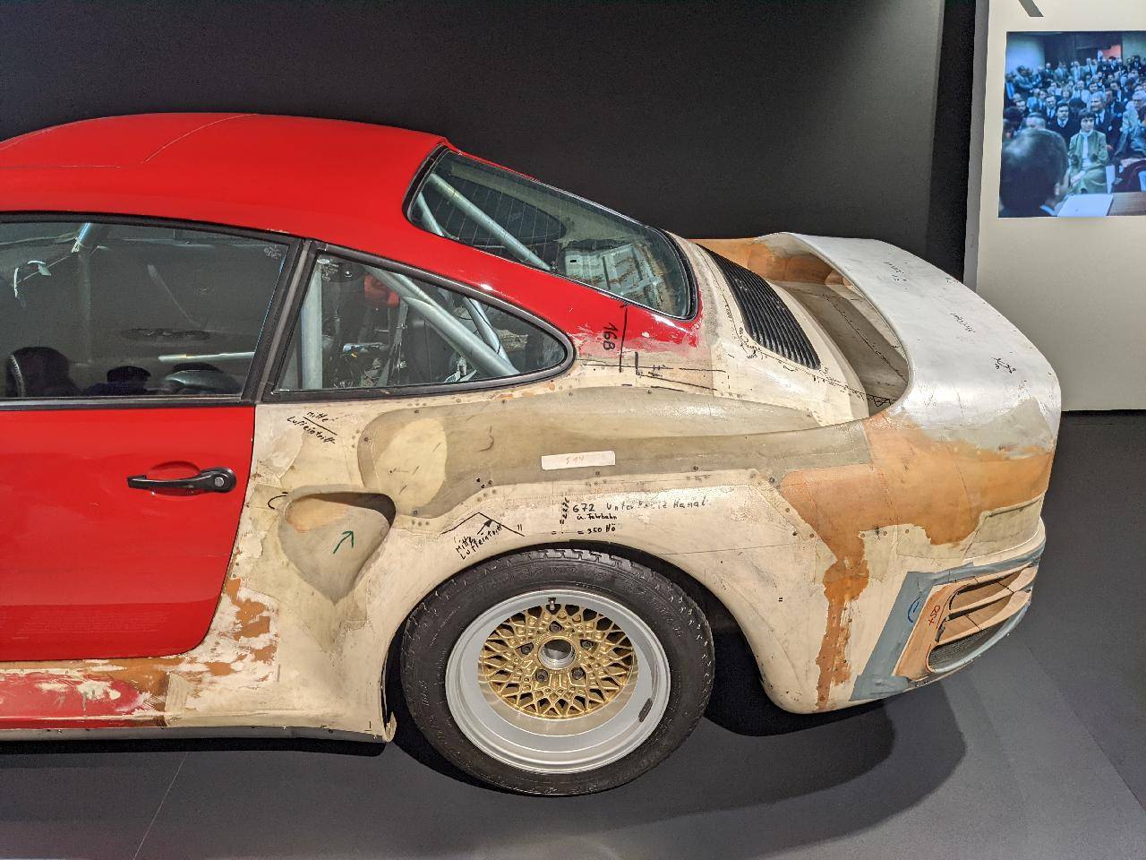 Porsche Taycan Taycan Factory Tour museum (5)
