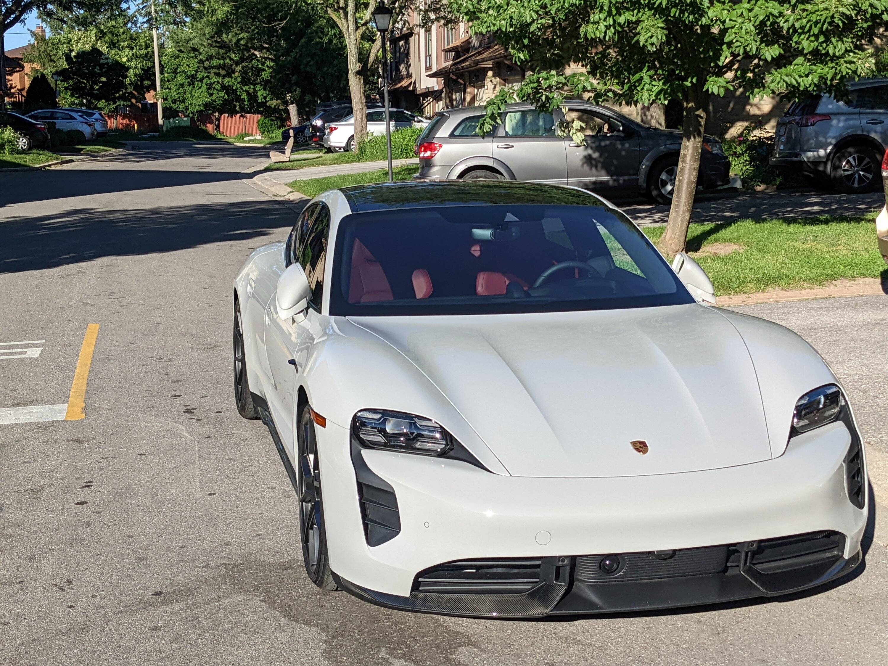 Porsche Taycan CHALK Taycan Club PXL_20220622_225429241