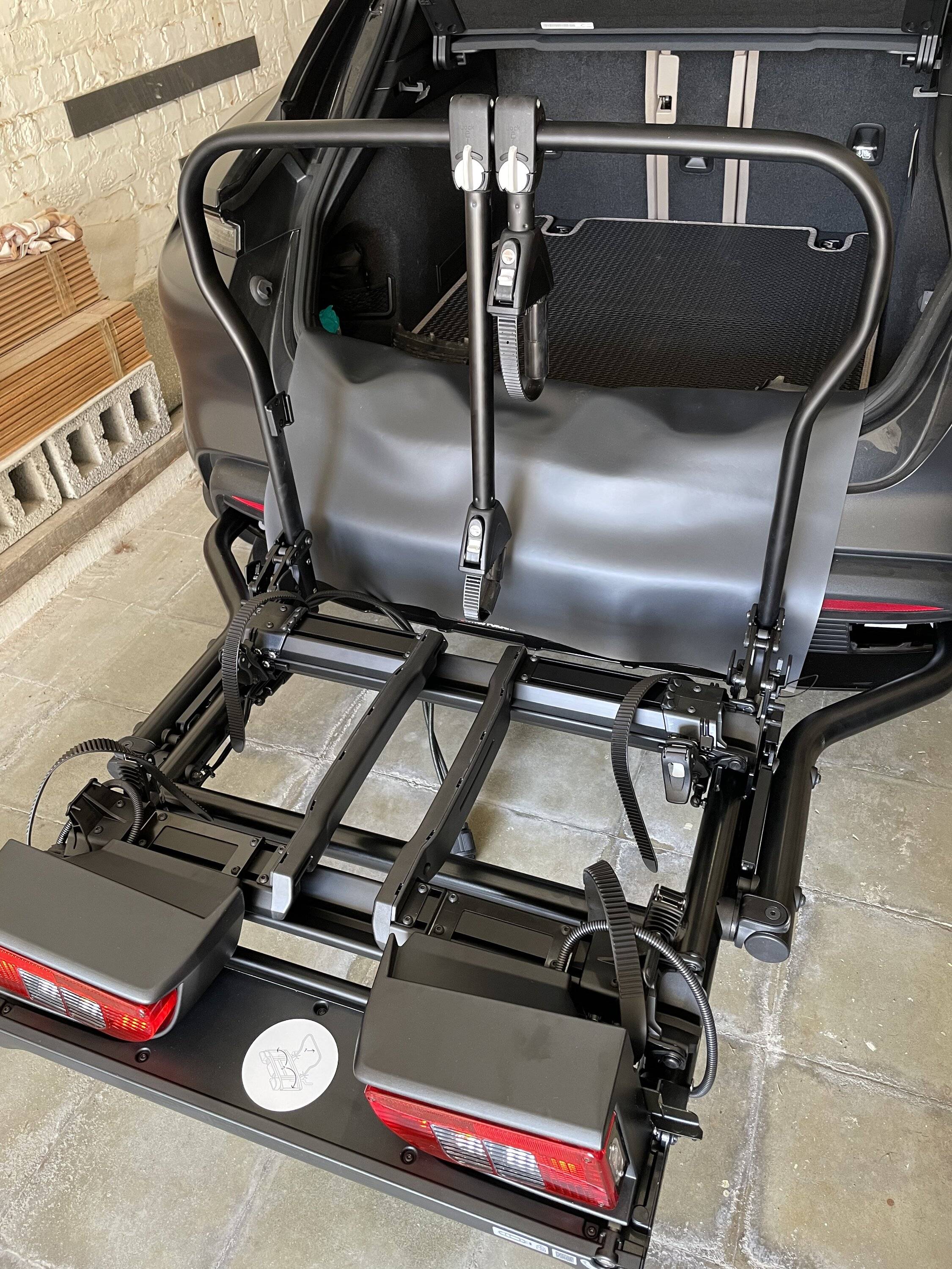 Porsche Taycan Porsche Bike Rack (step by step picture of the installation) 0506959C-F476-485B-8754-21D7DBD1365D