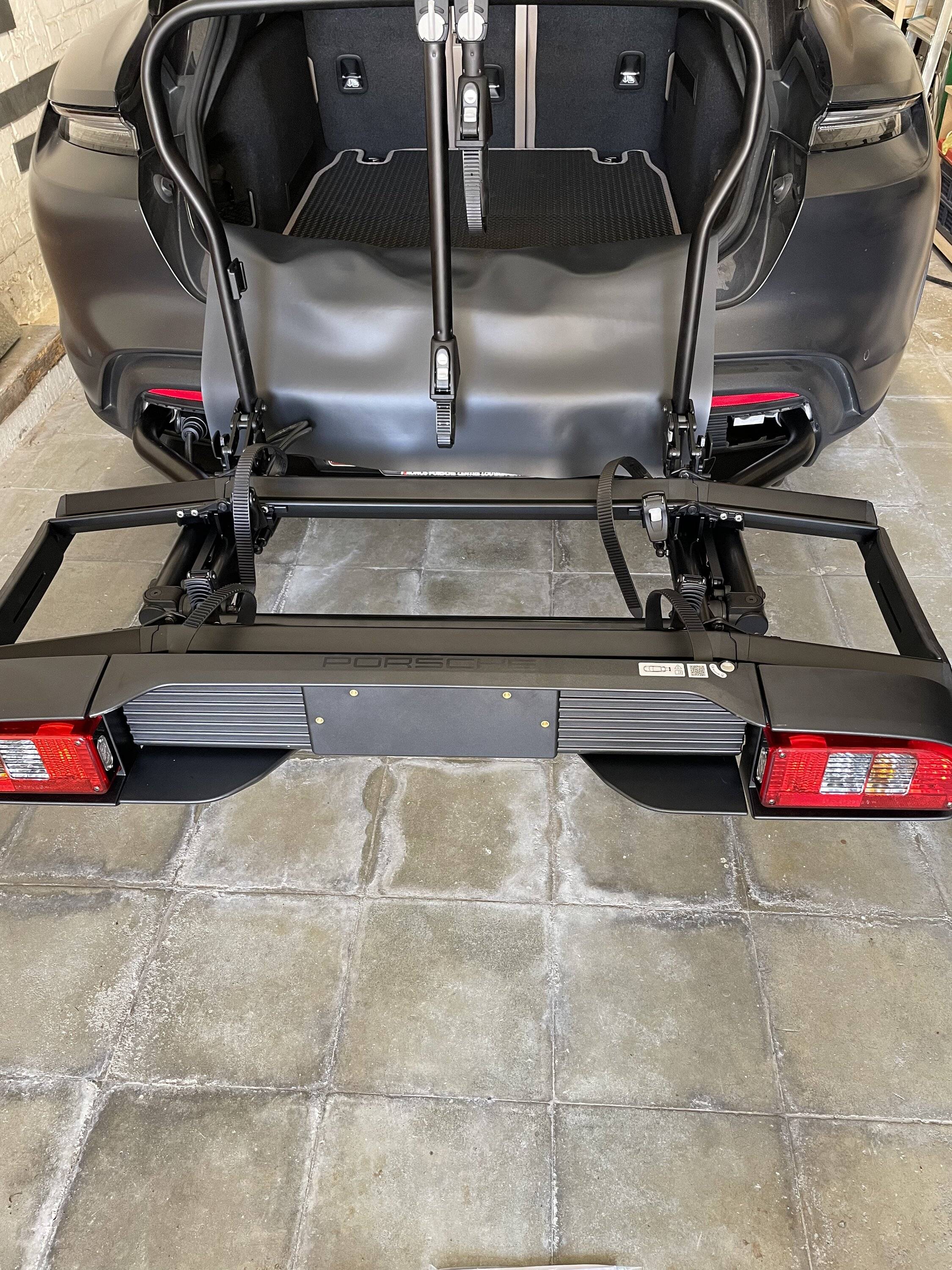 Porsche Taycan Porsche Bike Rack (step by step picture of the installation) 64381639-F386-403F-AC23-419FFCCD9EDB