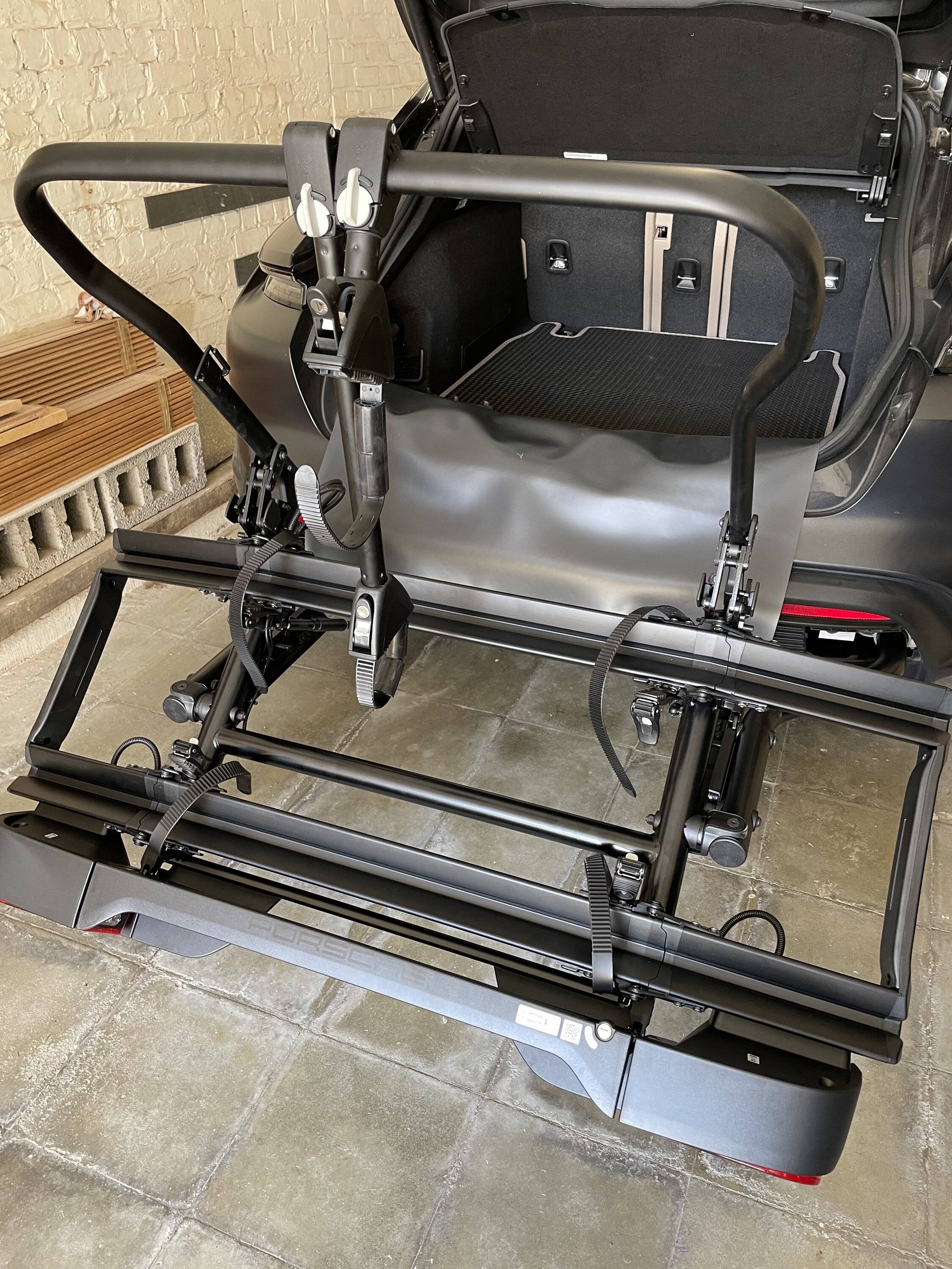 Porsche Taycan Porsche Bike Rack (step by step picture of the installation) 2BBE79F7-6698-4247-9FCF-1A8769487003