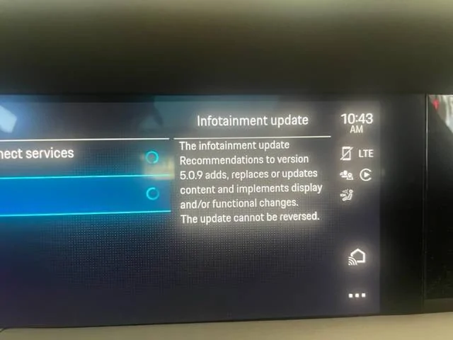 Porsche Taycan Infotainment failure preceded by schizophrenic behavior (is there a doctor in the house?) IMG_6064
