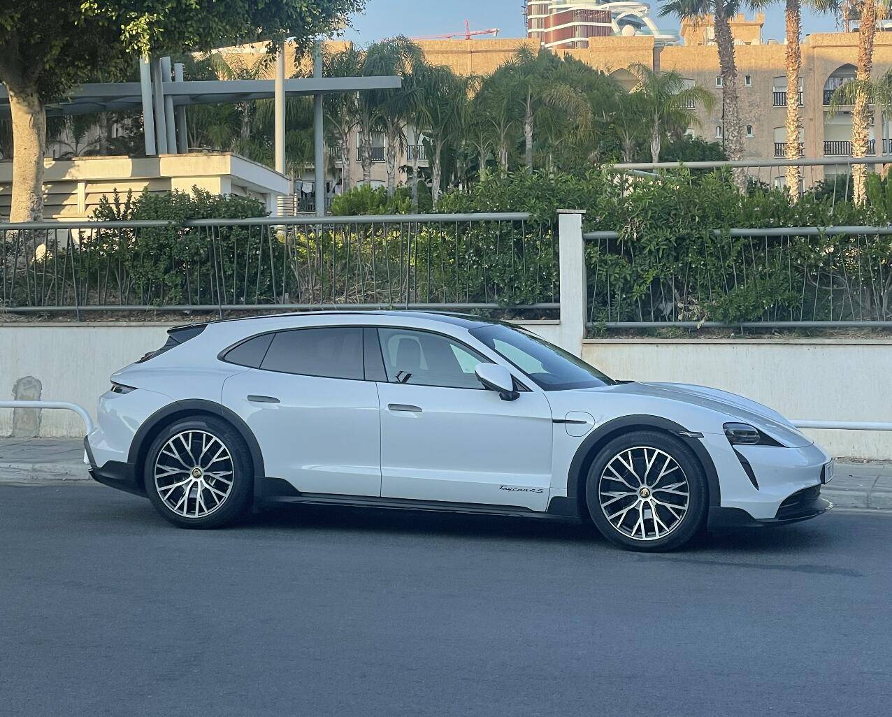 Porsche Taycan Photo Request: High Gloss Black Door Handles Screenshot 2022-06-30 at 10.30.52 AM