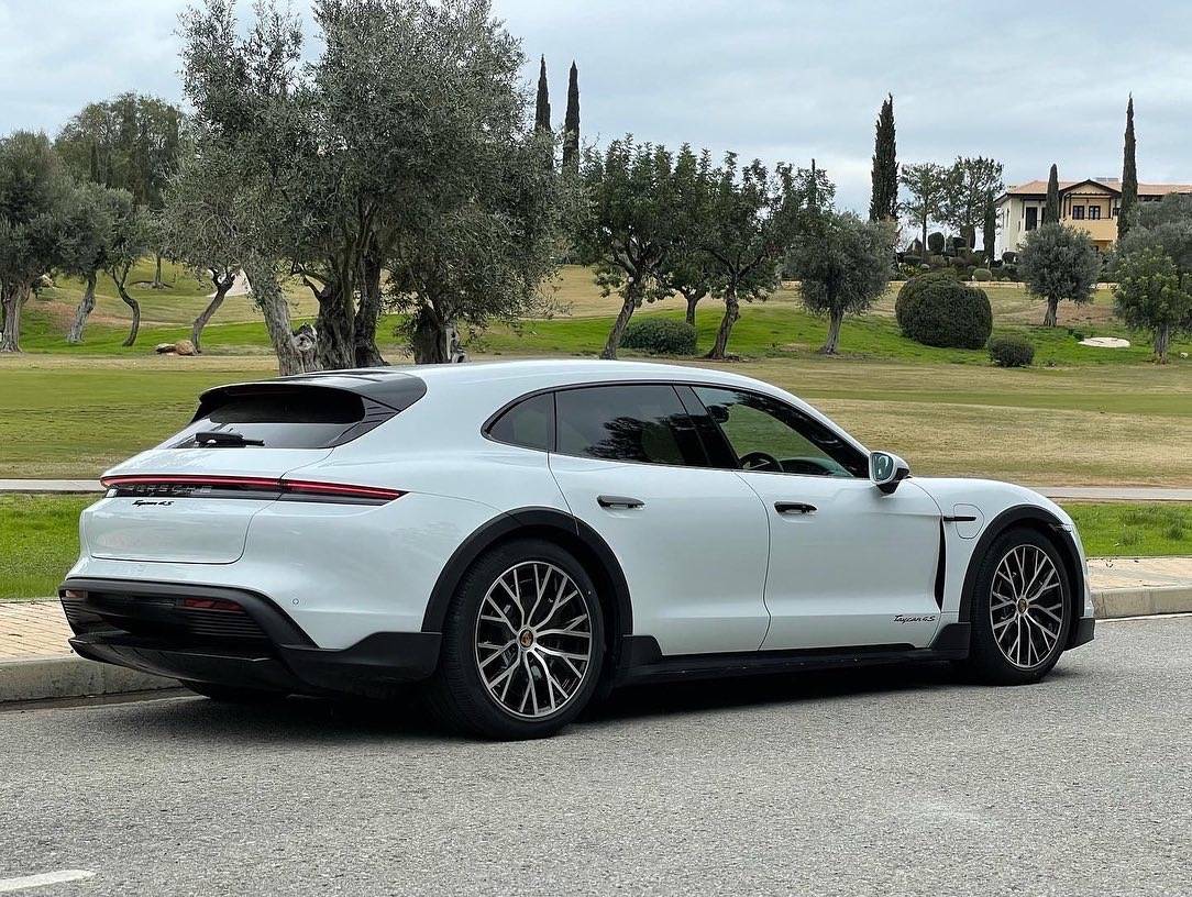 Porsche Taycan Photo Request: High Gloss Black Door Handles 6E3AE93E-C46B-4227-9115-2B43FE1A682B.JPG