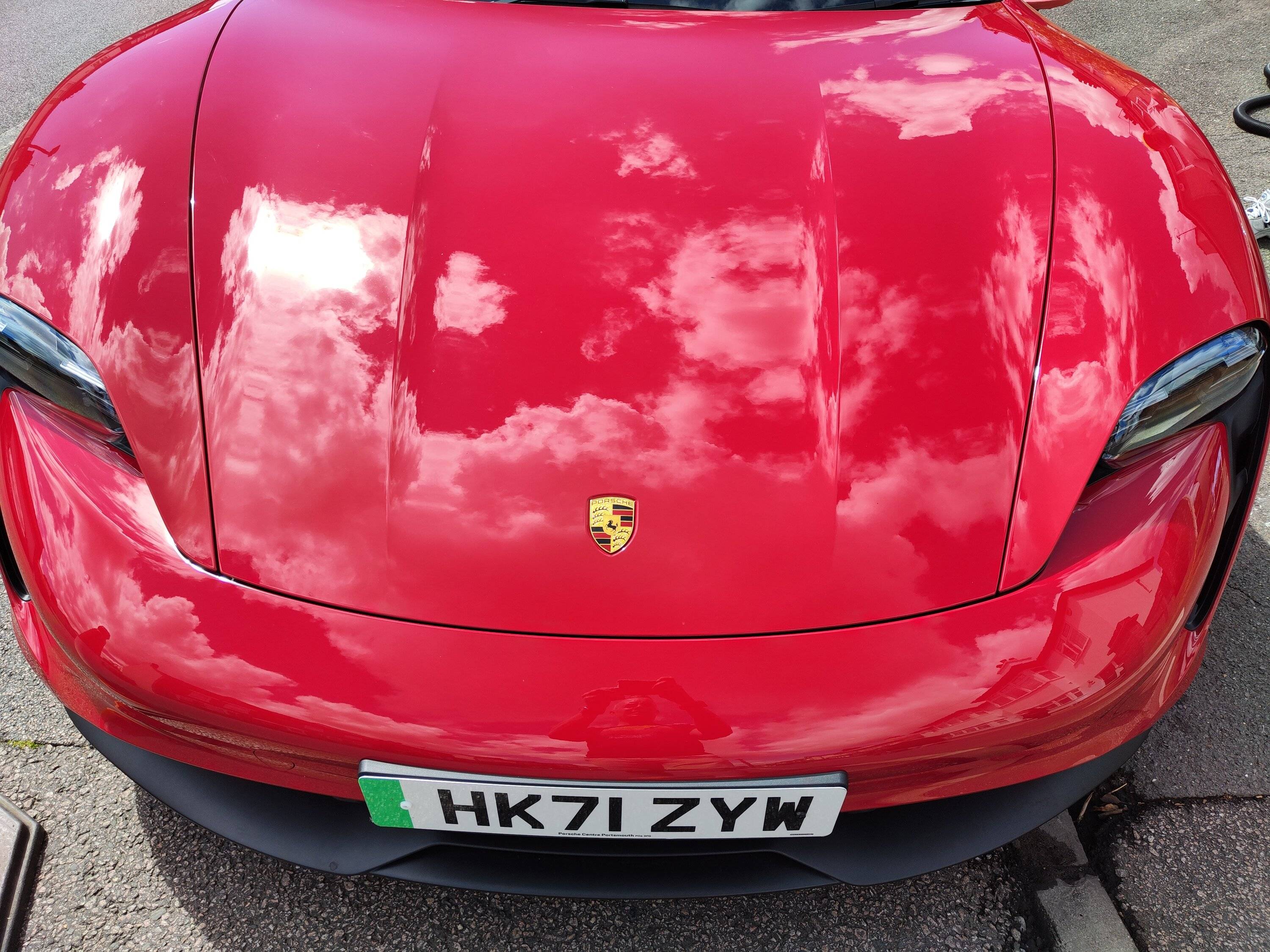 Porsche Taycan CARMINE RED Taycan Club IMG_20220701_114312