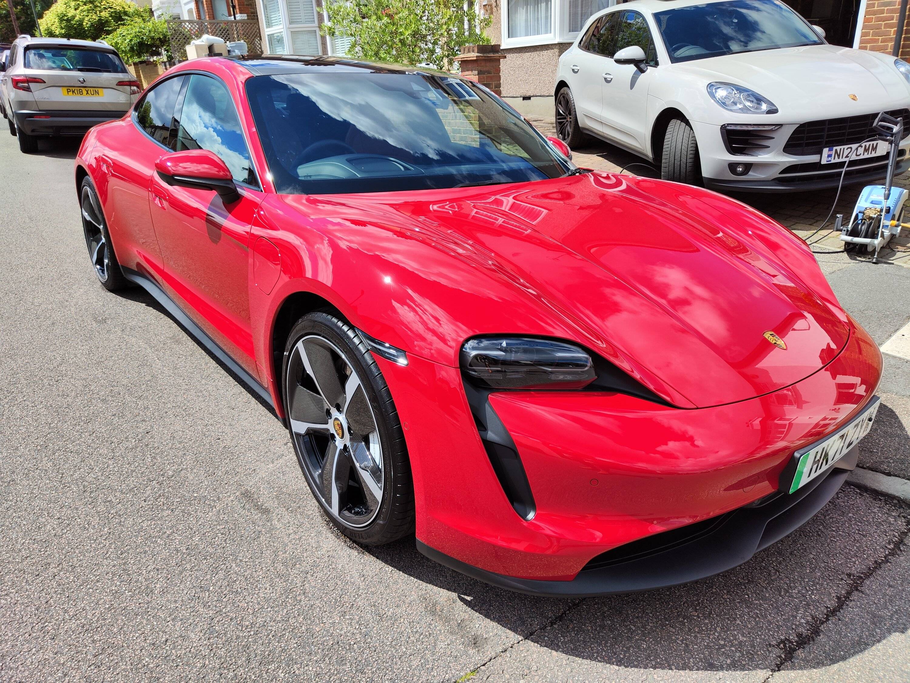 Porsche Taycan CARMINE RED Taycan Club IMG_20220701_114528
